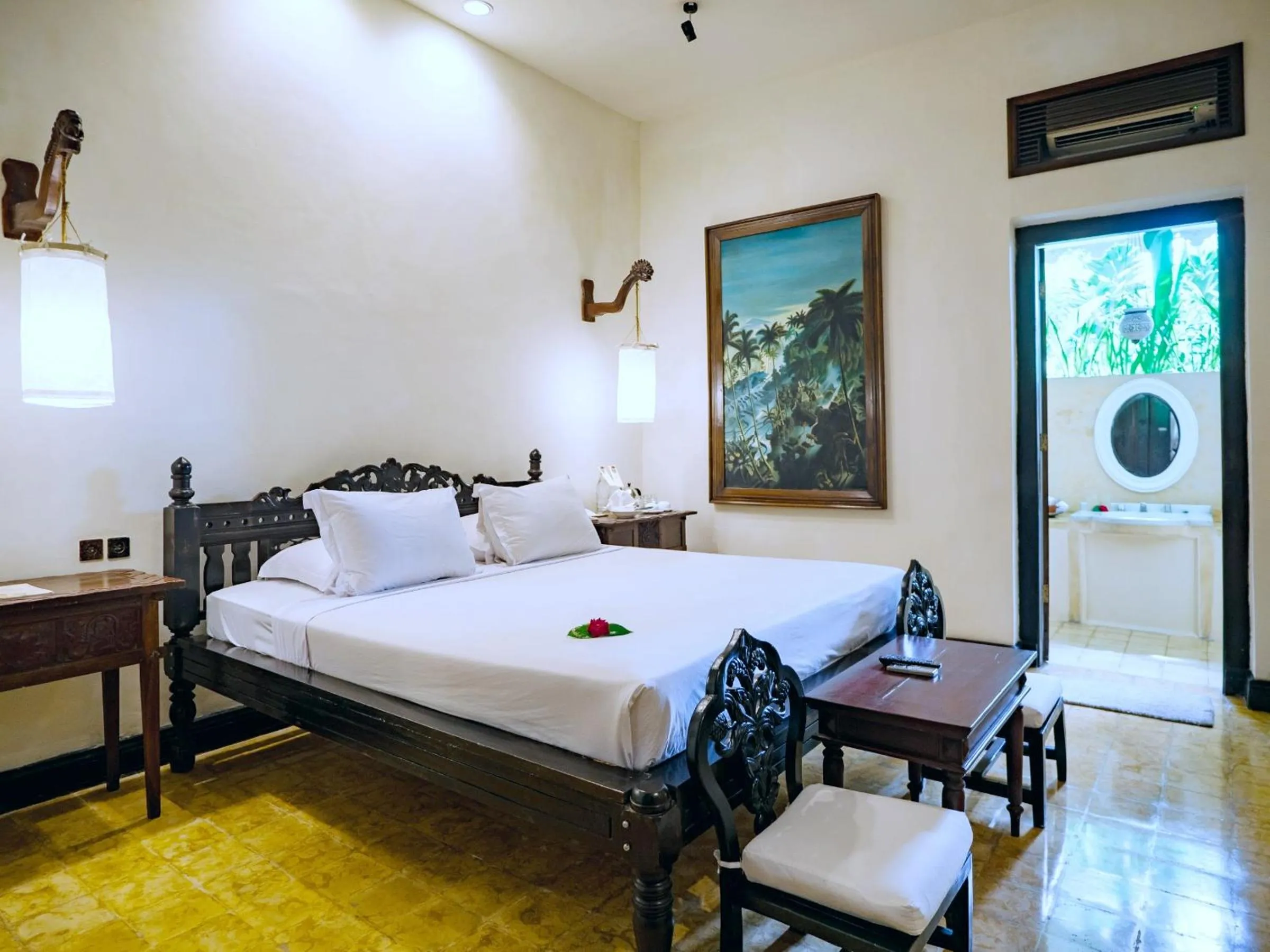 Bed in Hotel Tugu Blitar