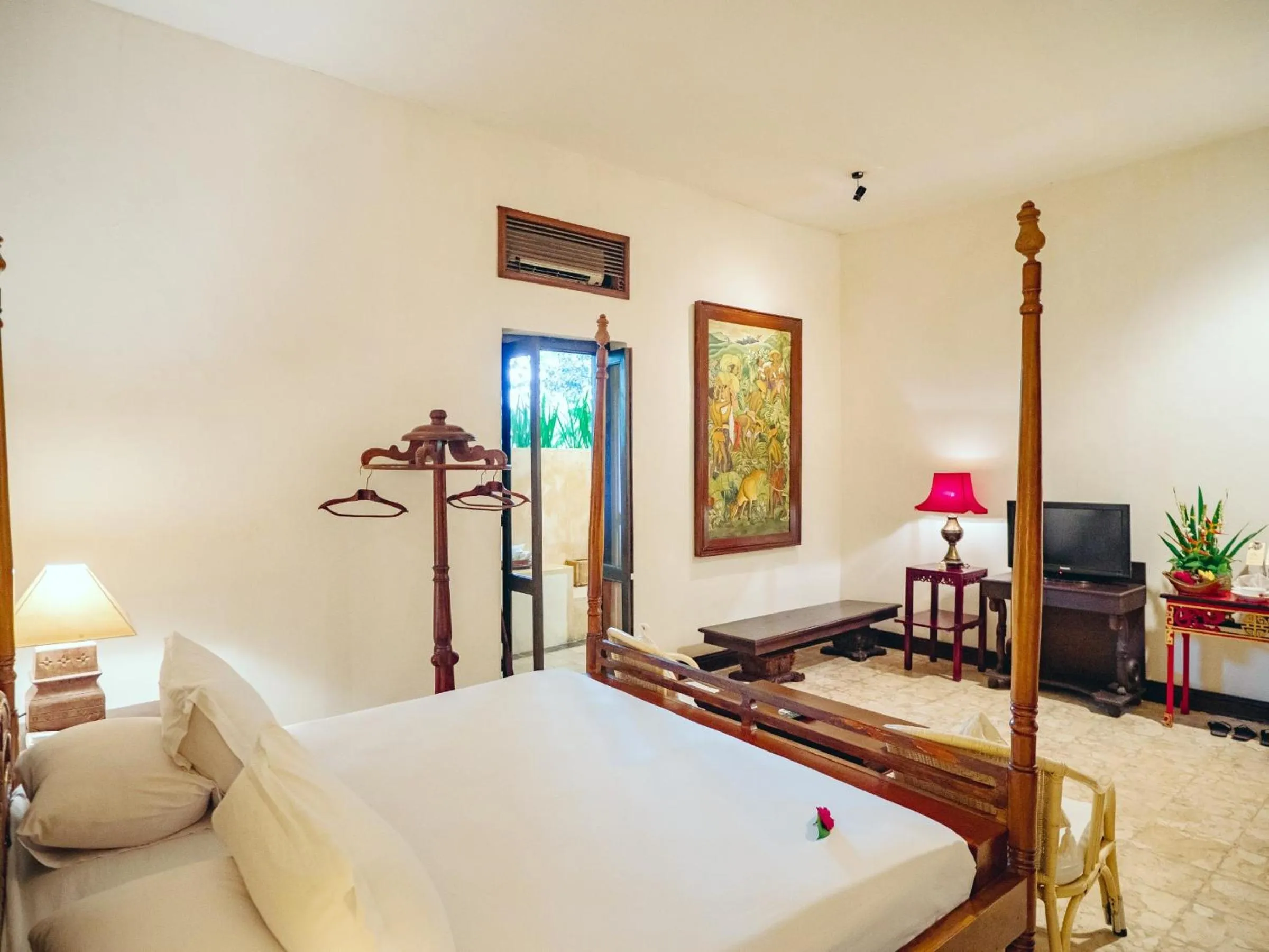 Bed in Hotel Tugu Blitar