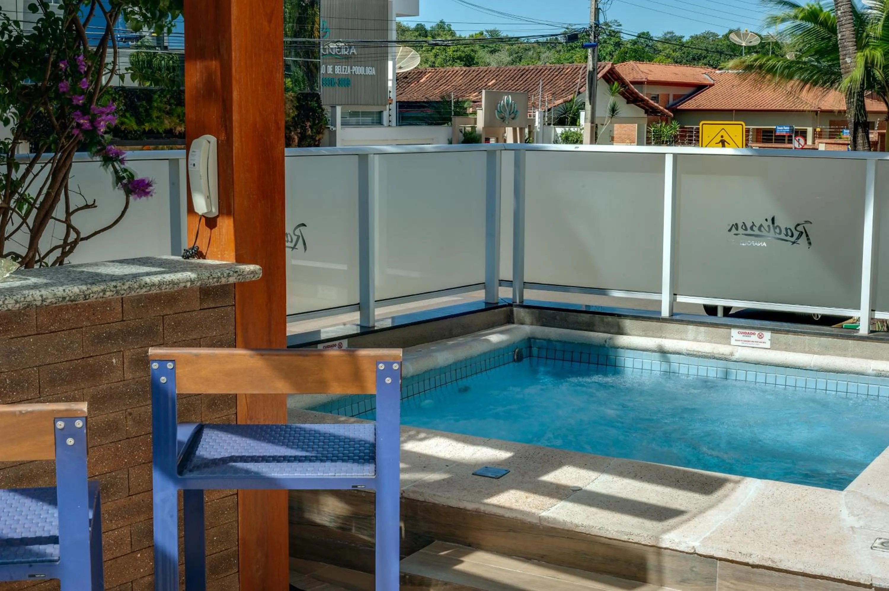 Swimming pool in Radisson Hotel Anápolis