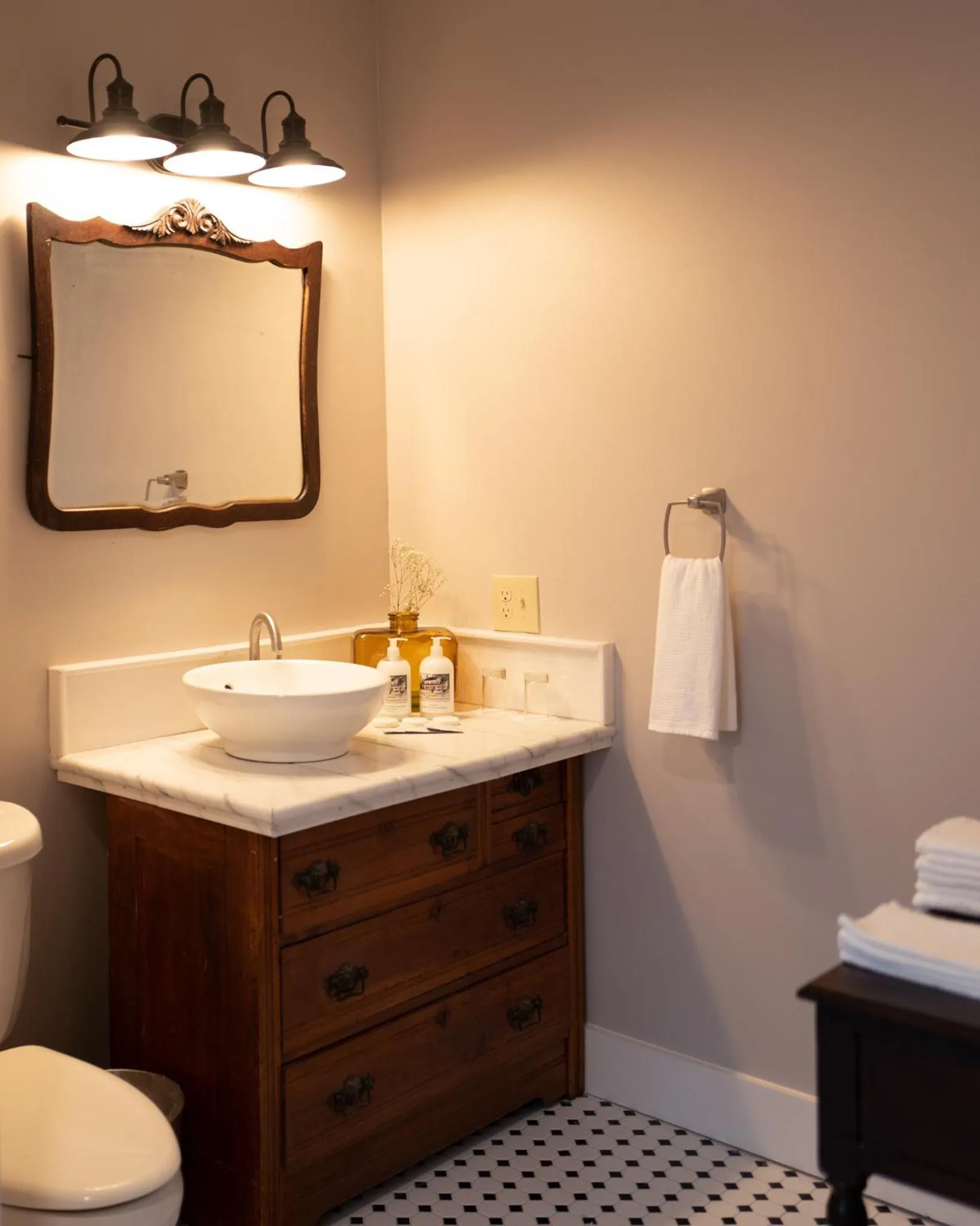 Bathroom in OneSixtyFive, The Inn on Park Row