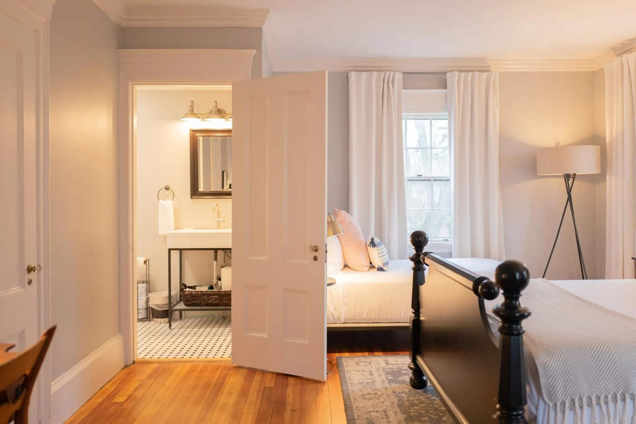 Bed in OneSixtyFive, The Inn on Park Row