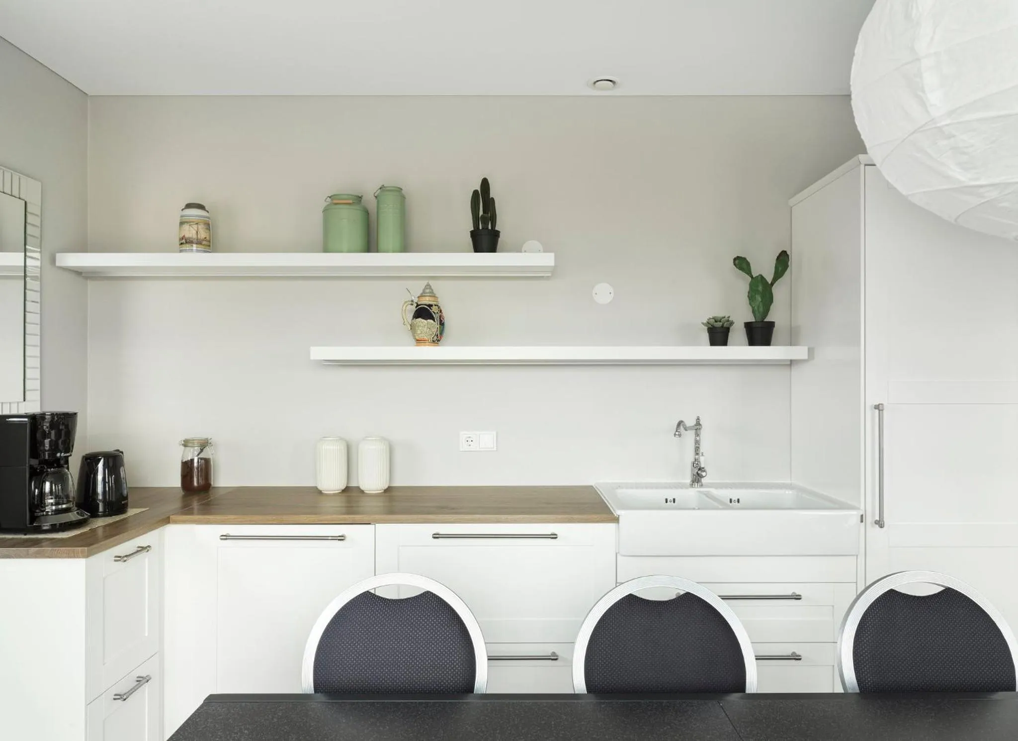 Communal kitchen in Hotel Grimsborgir by Keahotels