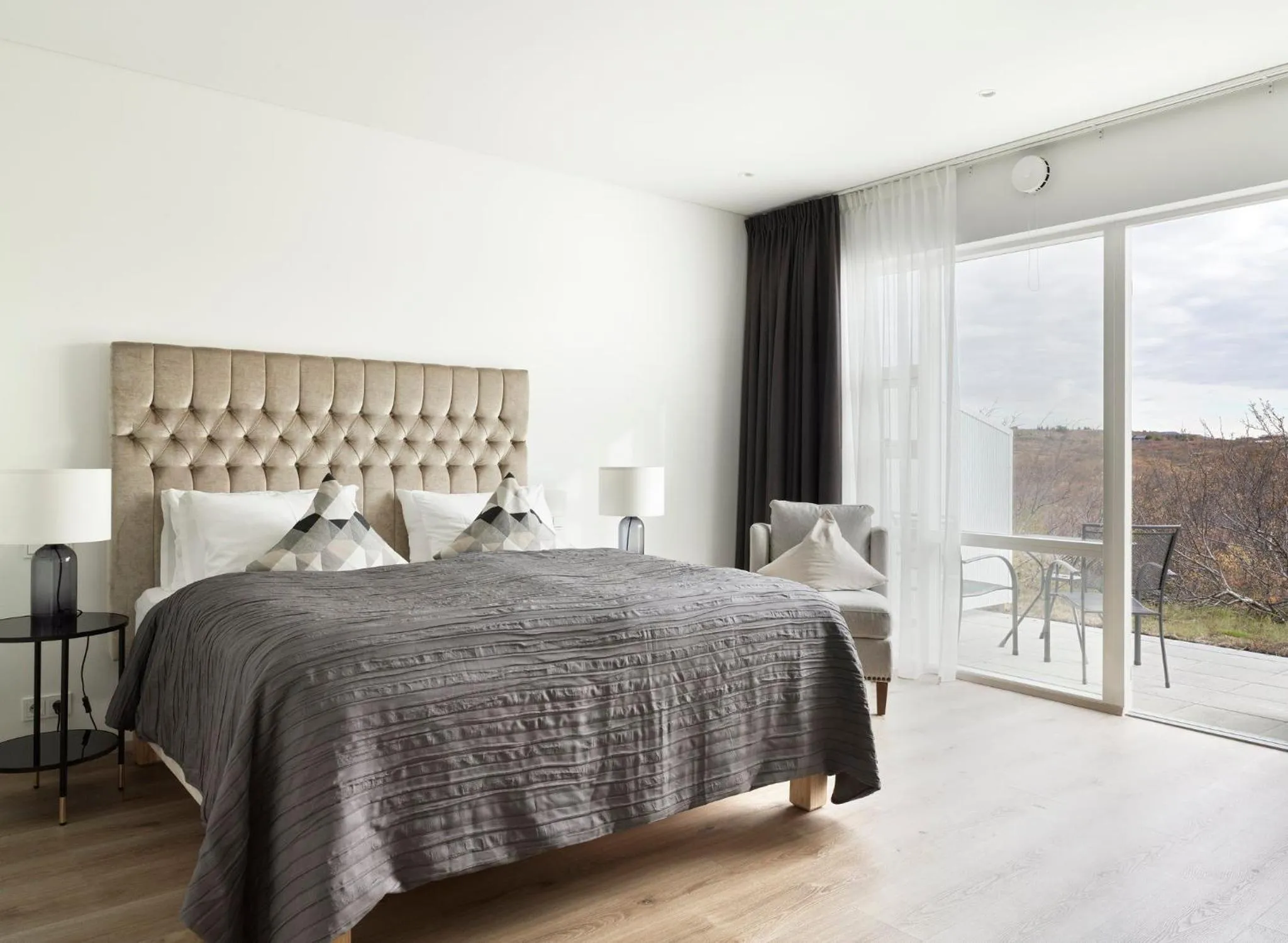 Bedroom, Bed in Hotel Grimsborgir by Keahotels