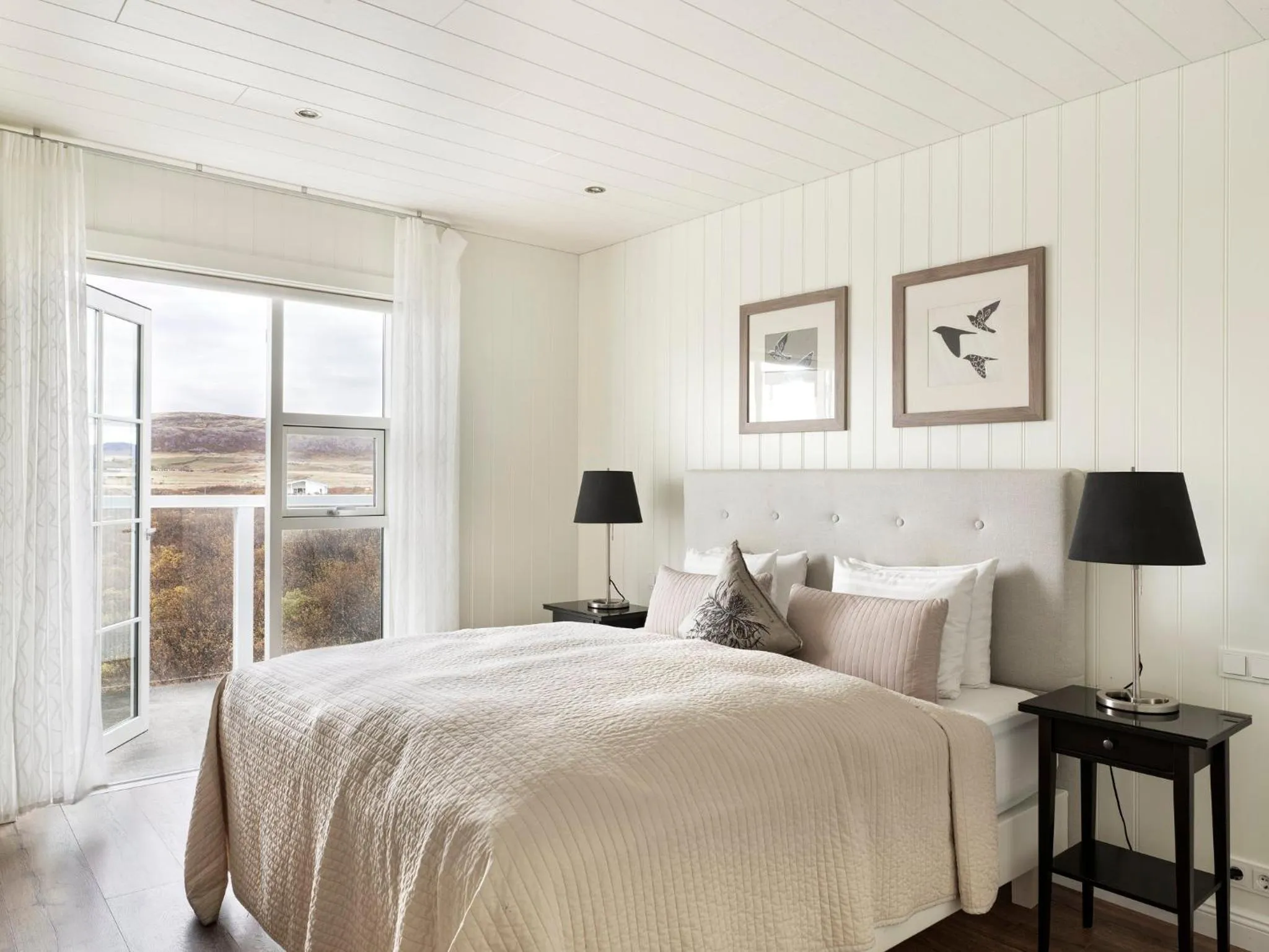 Property building, Bed in Hotel Grimsborgir by Keahotels