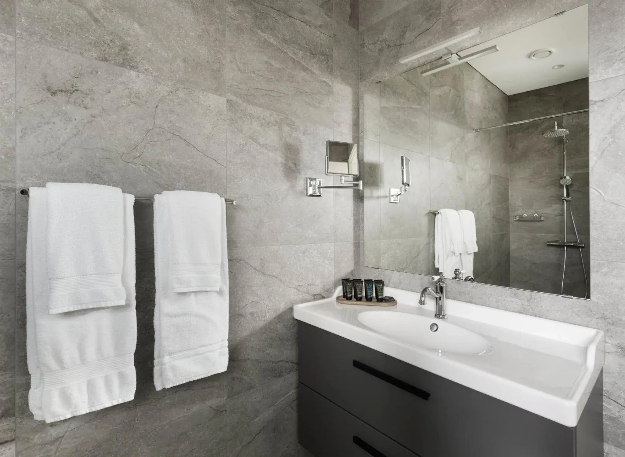 Bathroom in Hotel Grimsborgir by Keahotels Bathroom in Hotel Grimsborgir by Keahotels