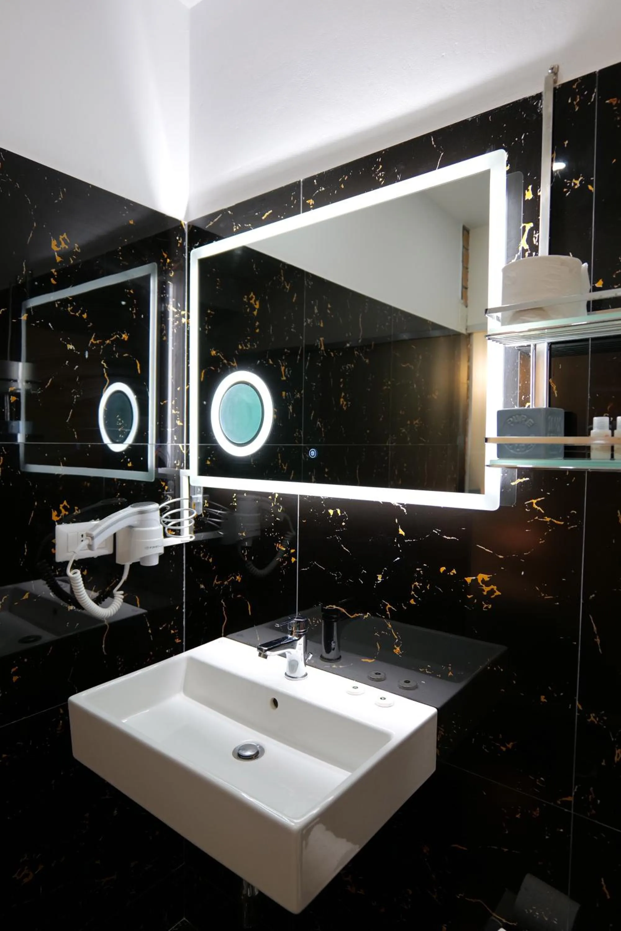 Bathroom in Oceanic Overview Suites