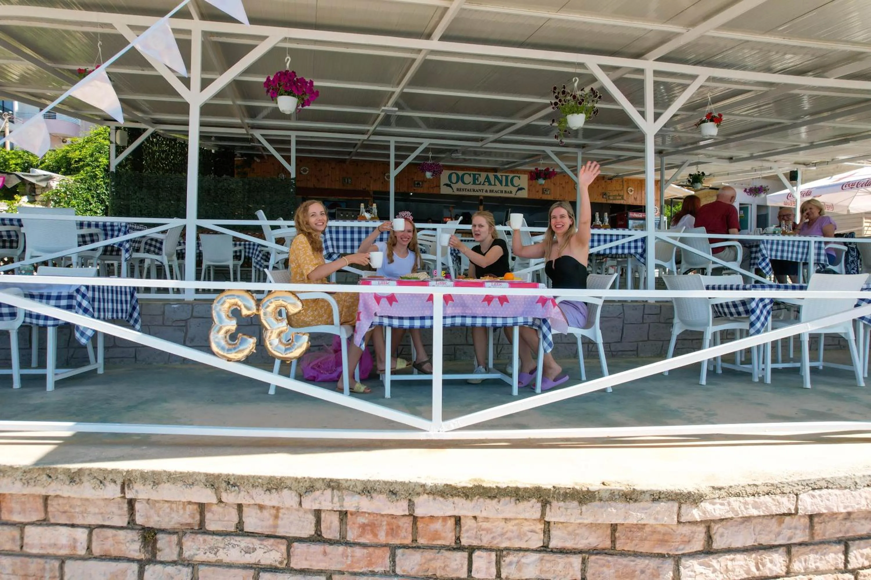 Restaurant/places to eat in Oceanic Overview Suites