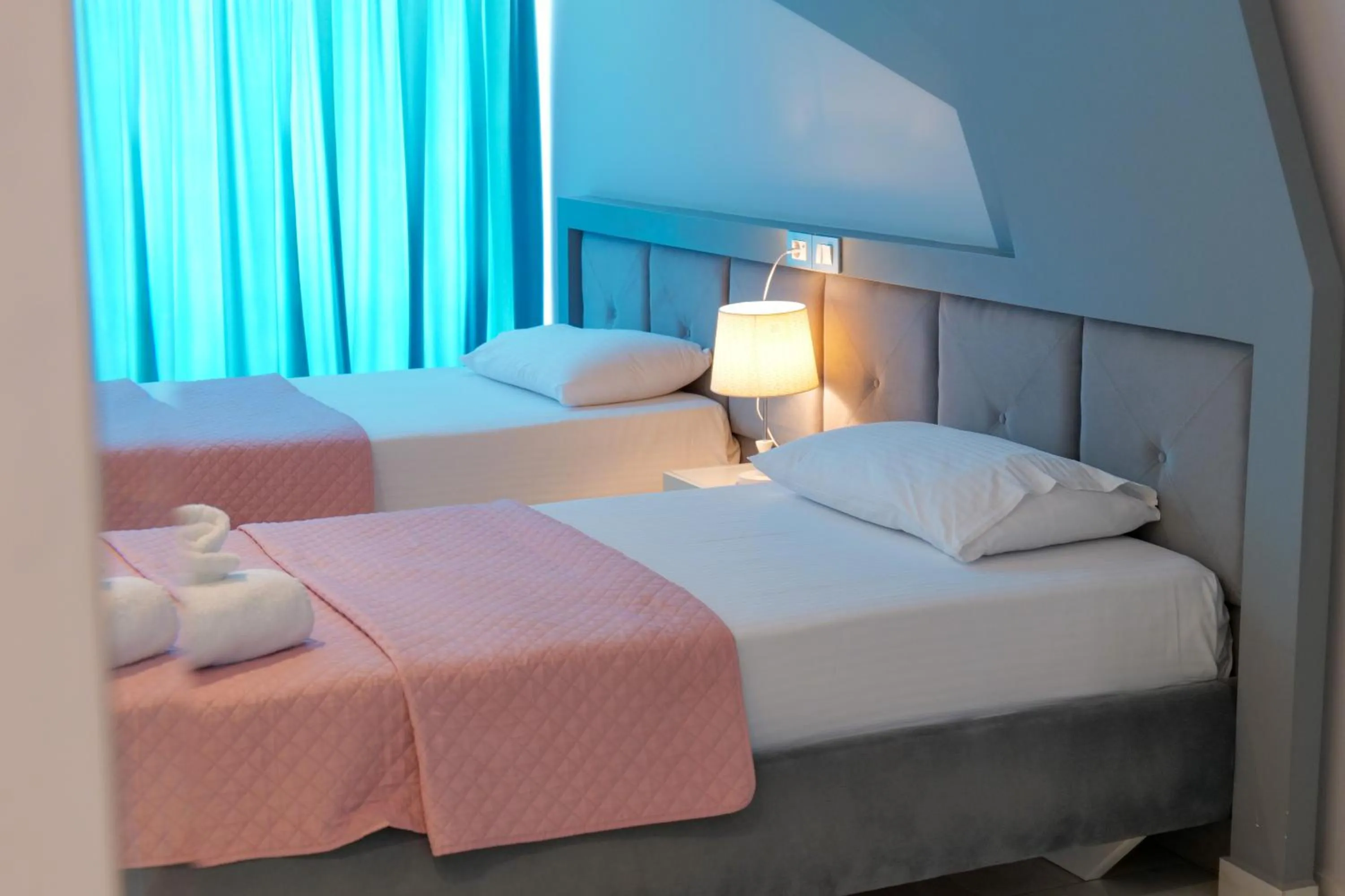 Bed in Oceanic Overview Suites