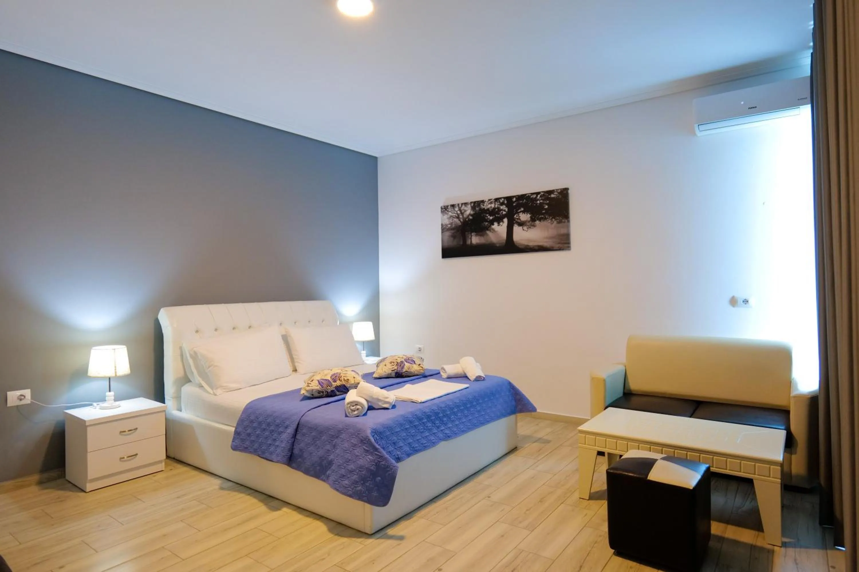 Bed in Oceanic Overview Suites