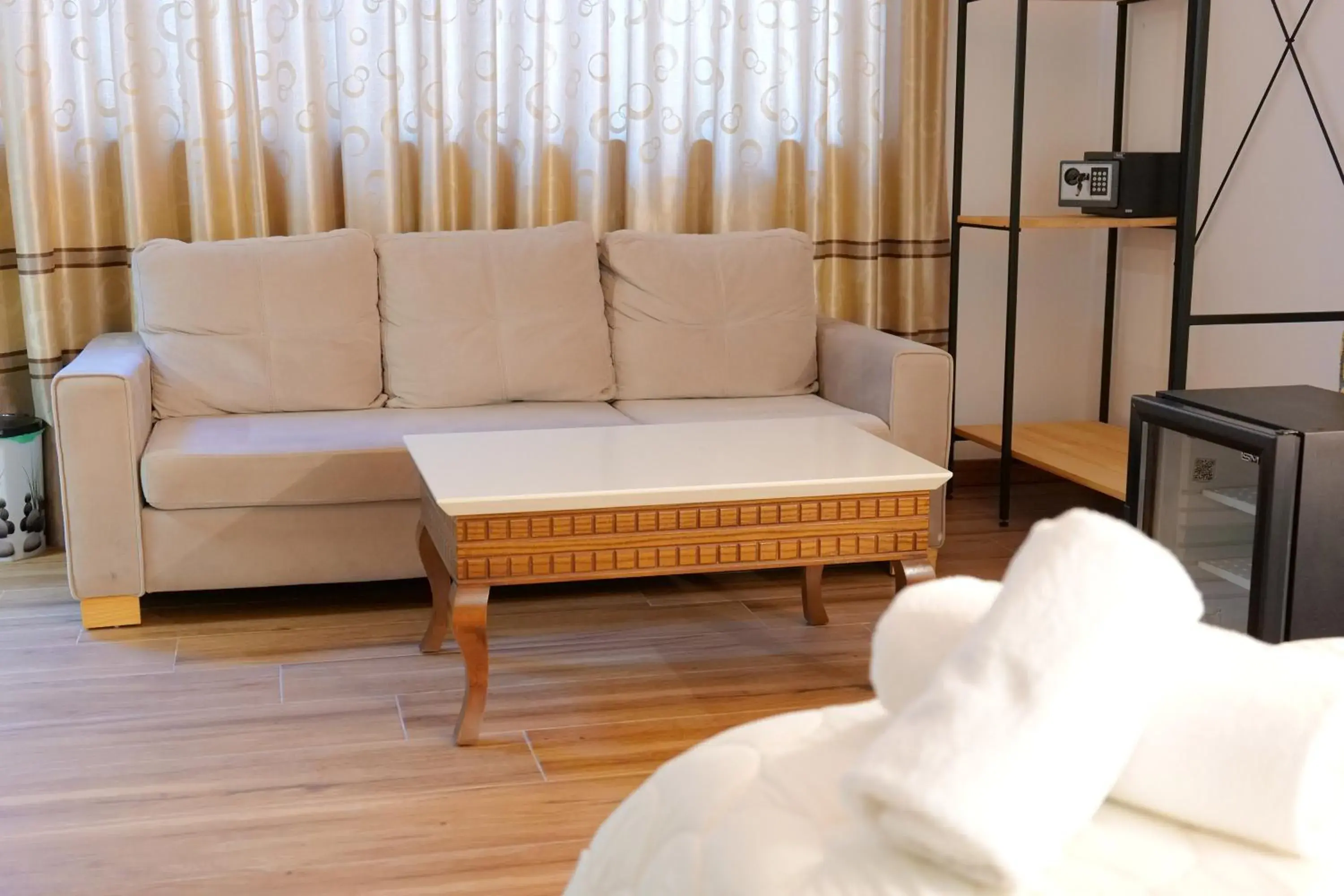 Dining area in Oceanic Overview Suites Dining area in Oceanic Overview Suites