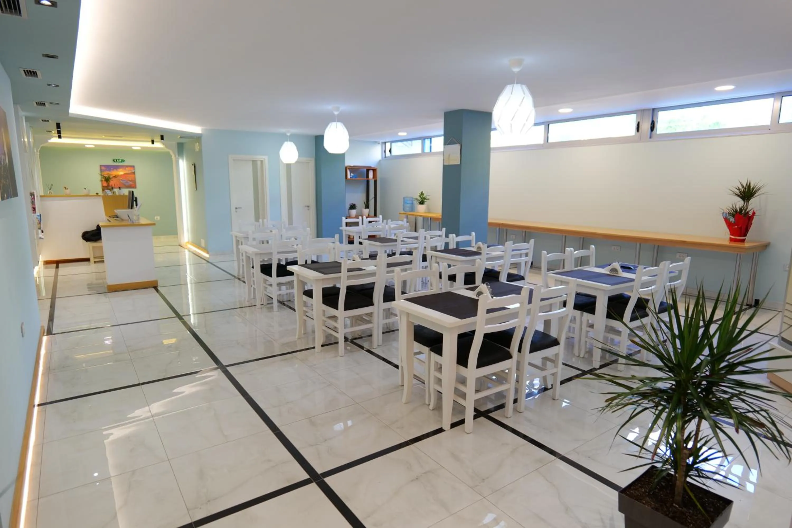 Restaurant/places to eat in Oceanic Overview Suites