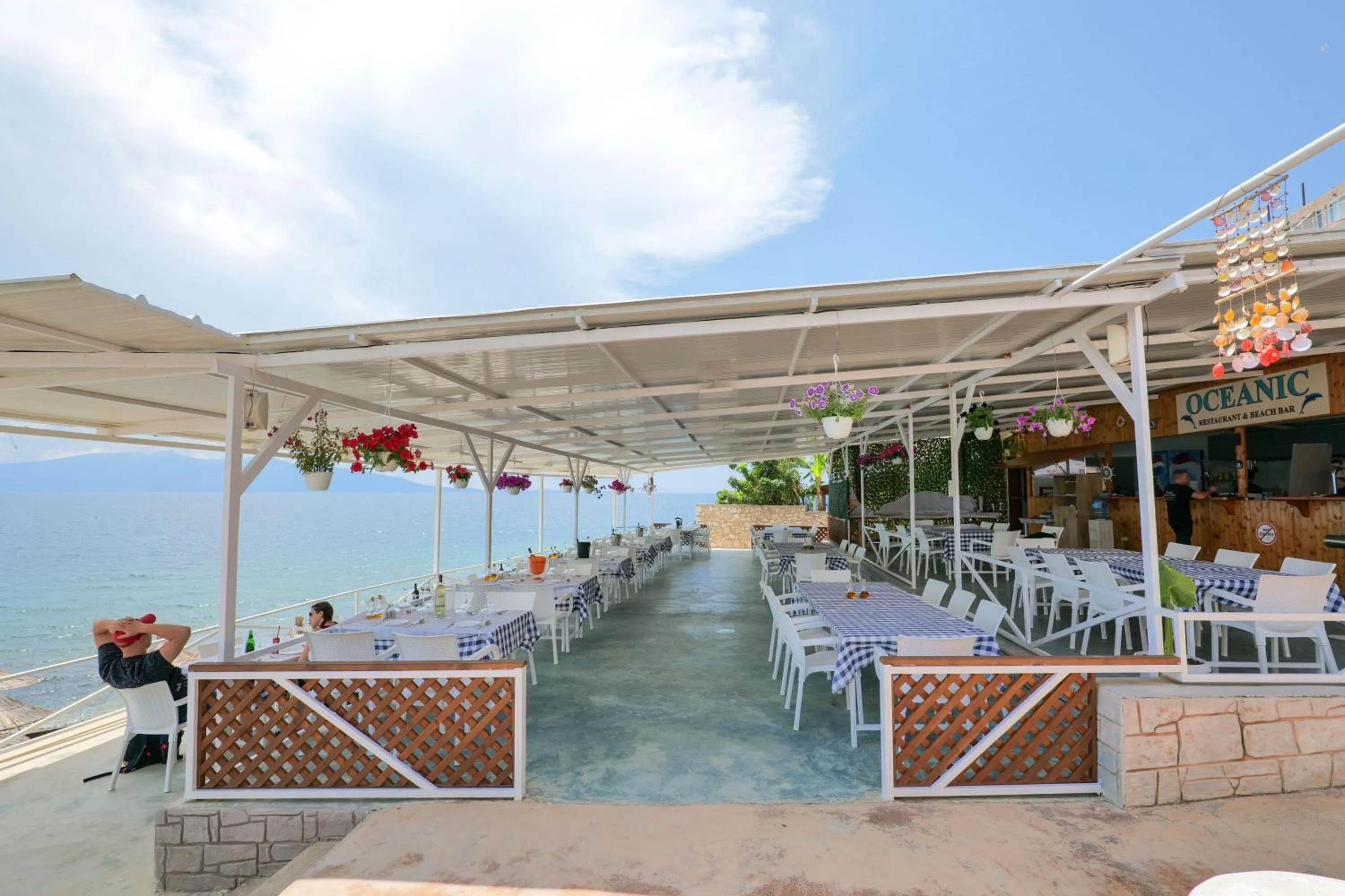 Restaurant/places to eat in Oceanic Overview Suites