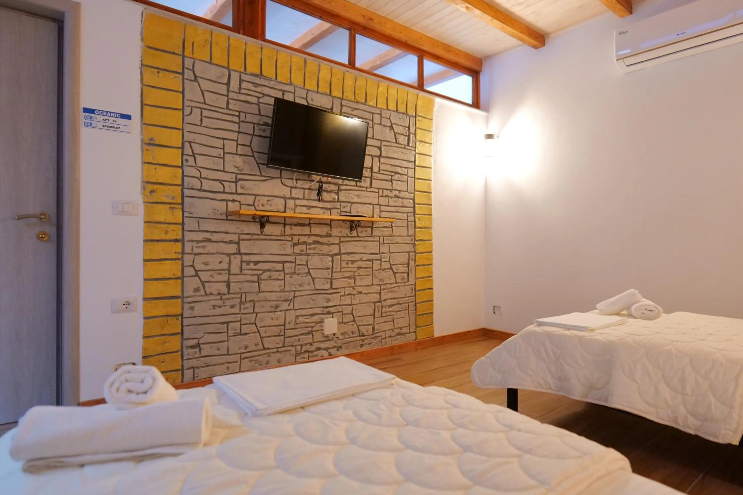 Bed in Oceanic Overview Suites