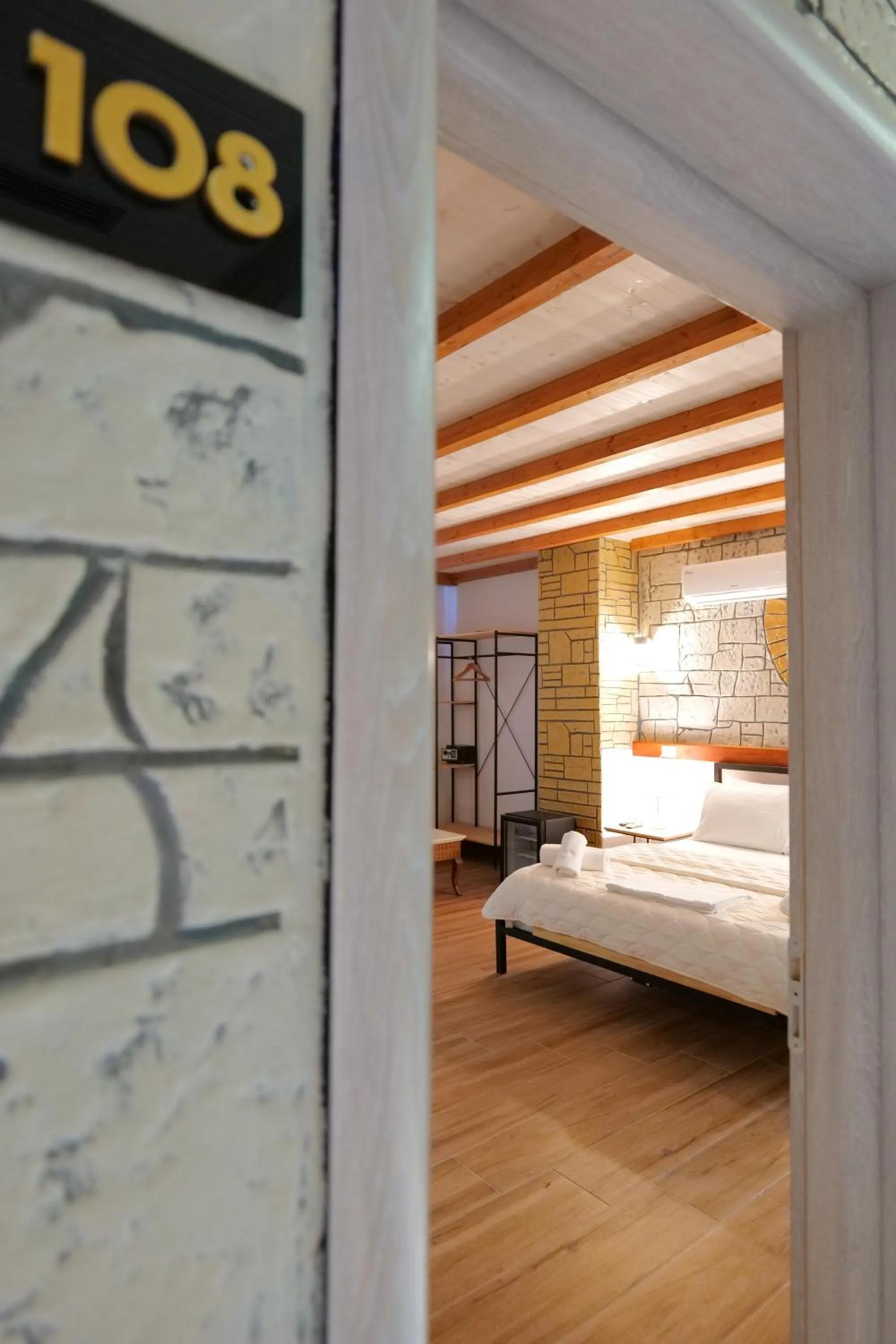 Photo of the whole room, Bed in Oceanic Overview Suites