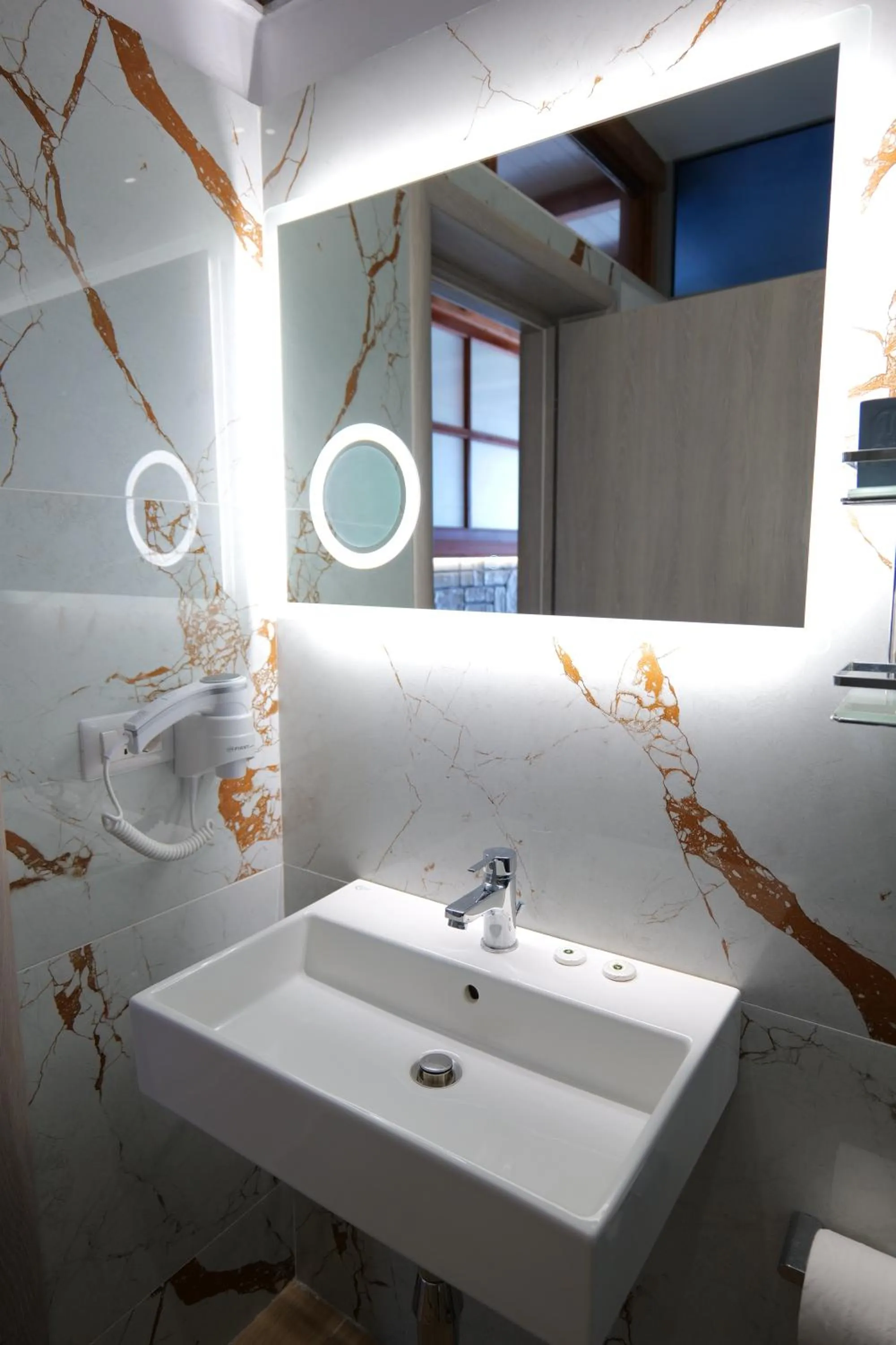 Bathroom in Oceanic Overview Suites