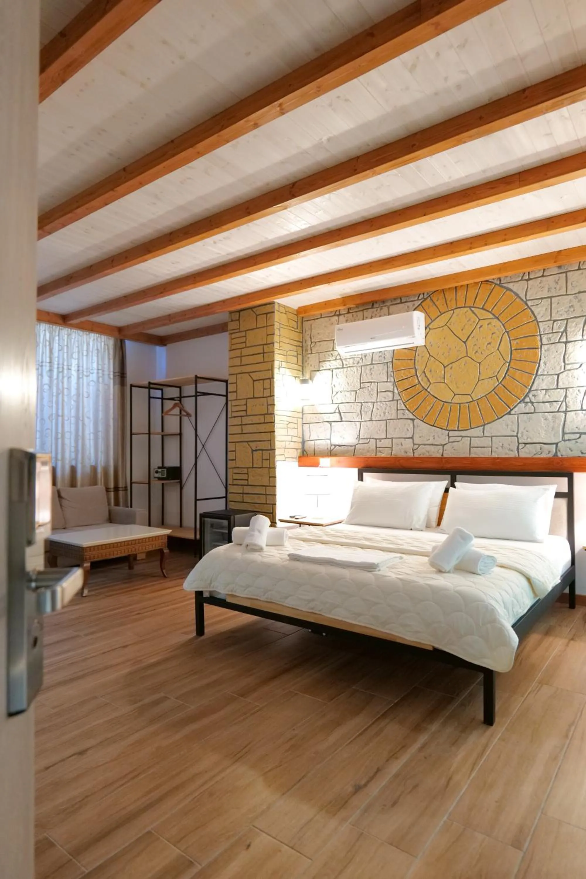 Bed in Oceanic Overview Suites