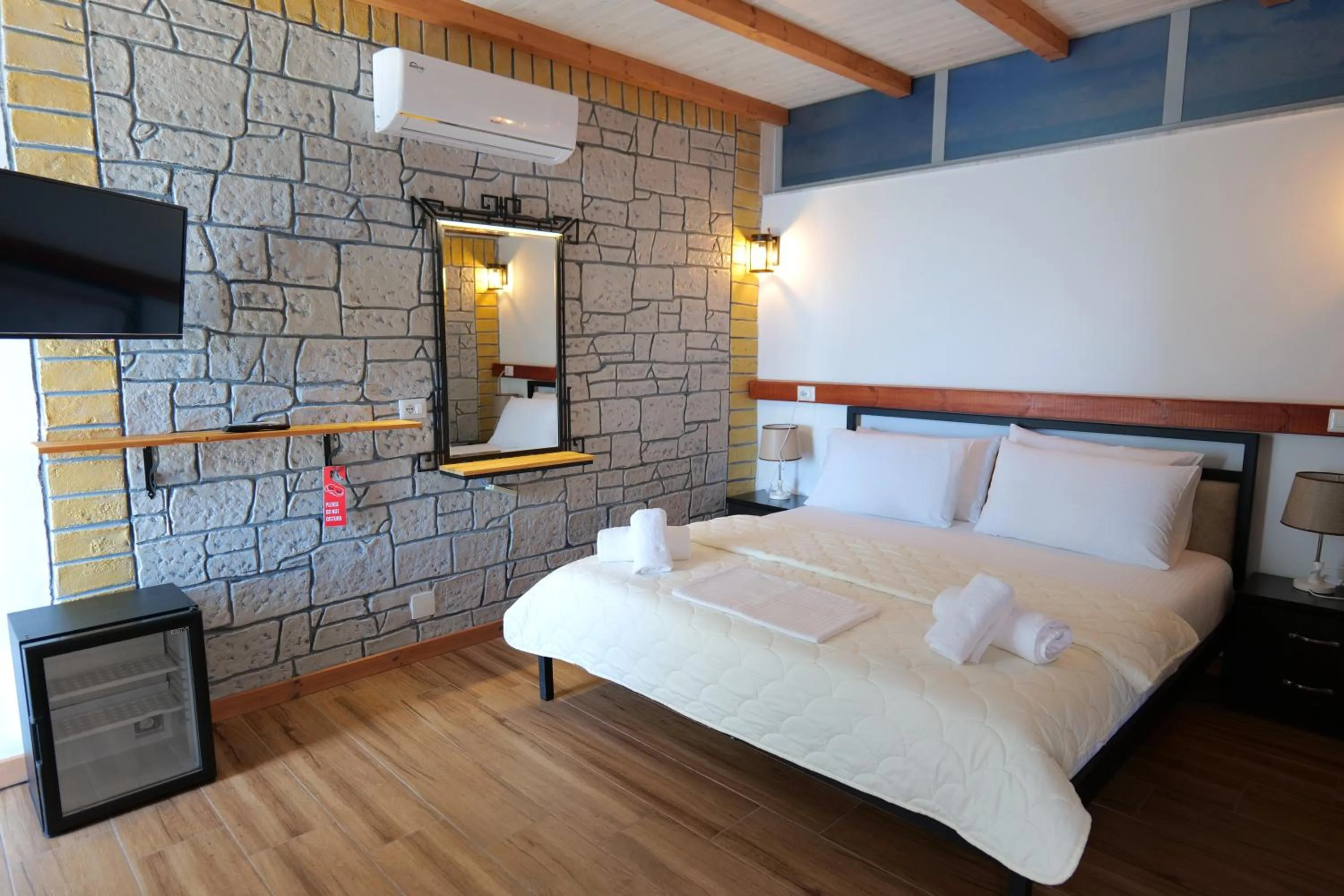 Bed in Oceanic Overview Suites