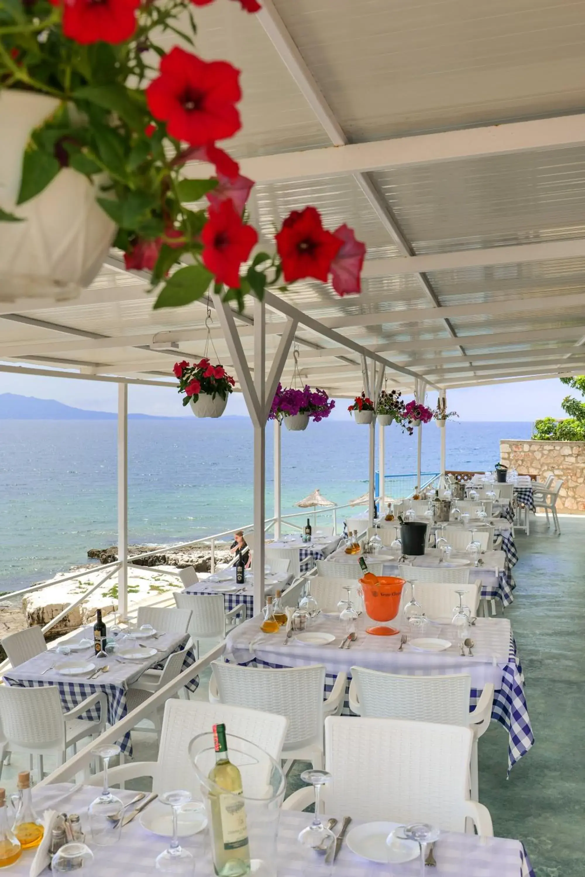 Restaurant/places to eat in Oceanic Overview Suites Restaurant/places to eat in Oceanic Overview Suites