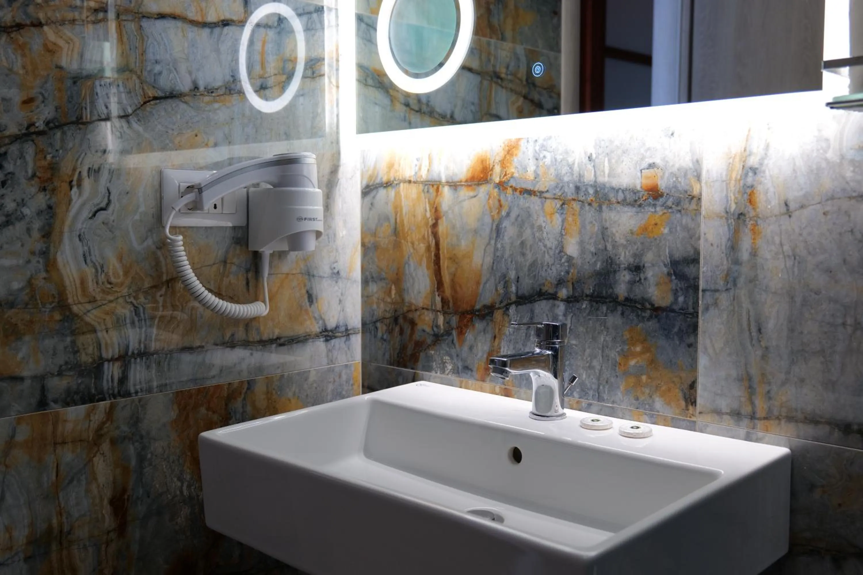 Bathroom in Oceanic Overview Suites