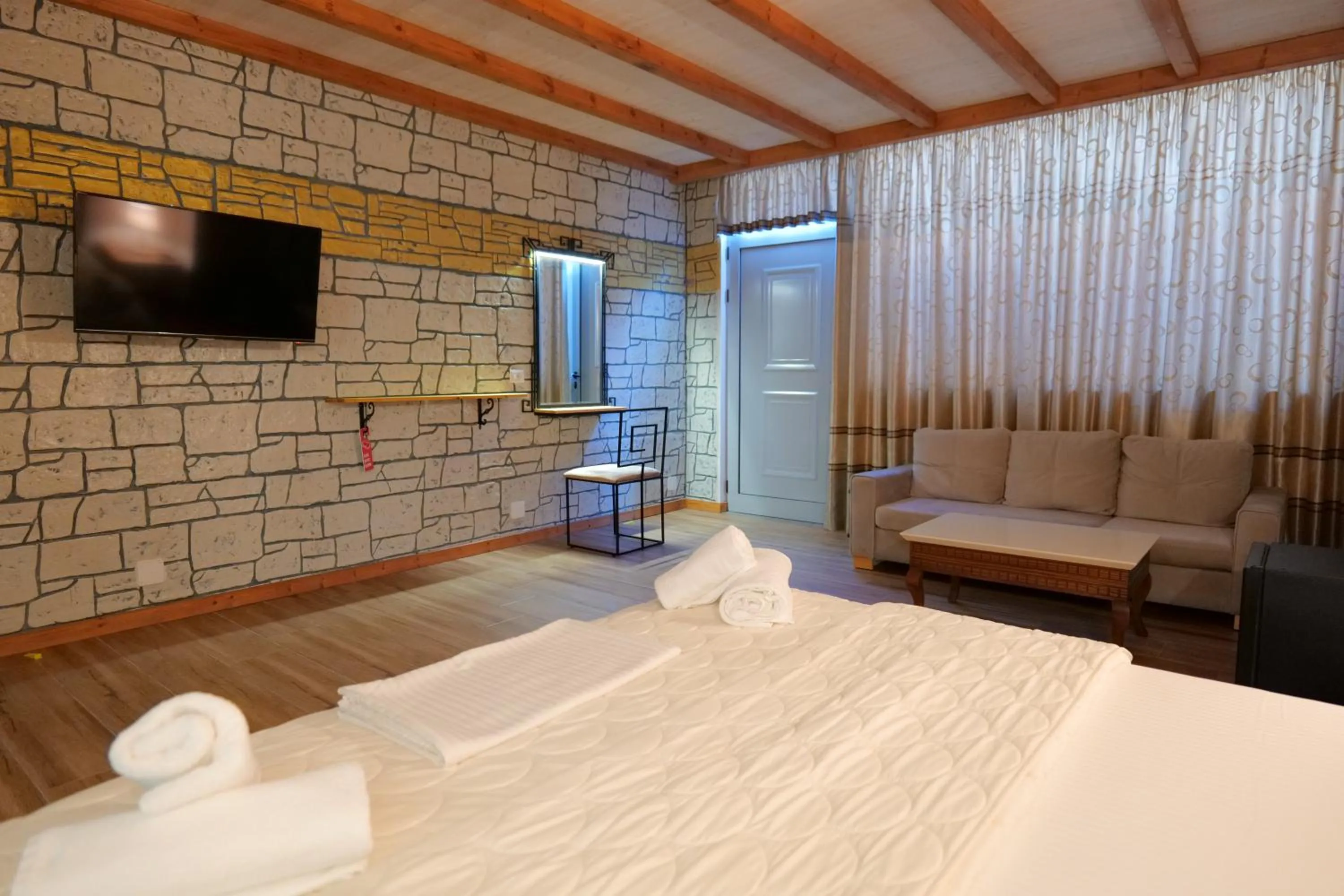 Bed in Oceanic Overview Suites