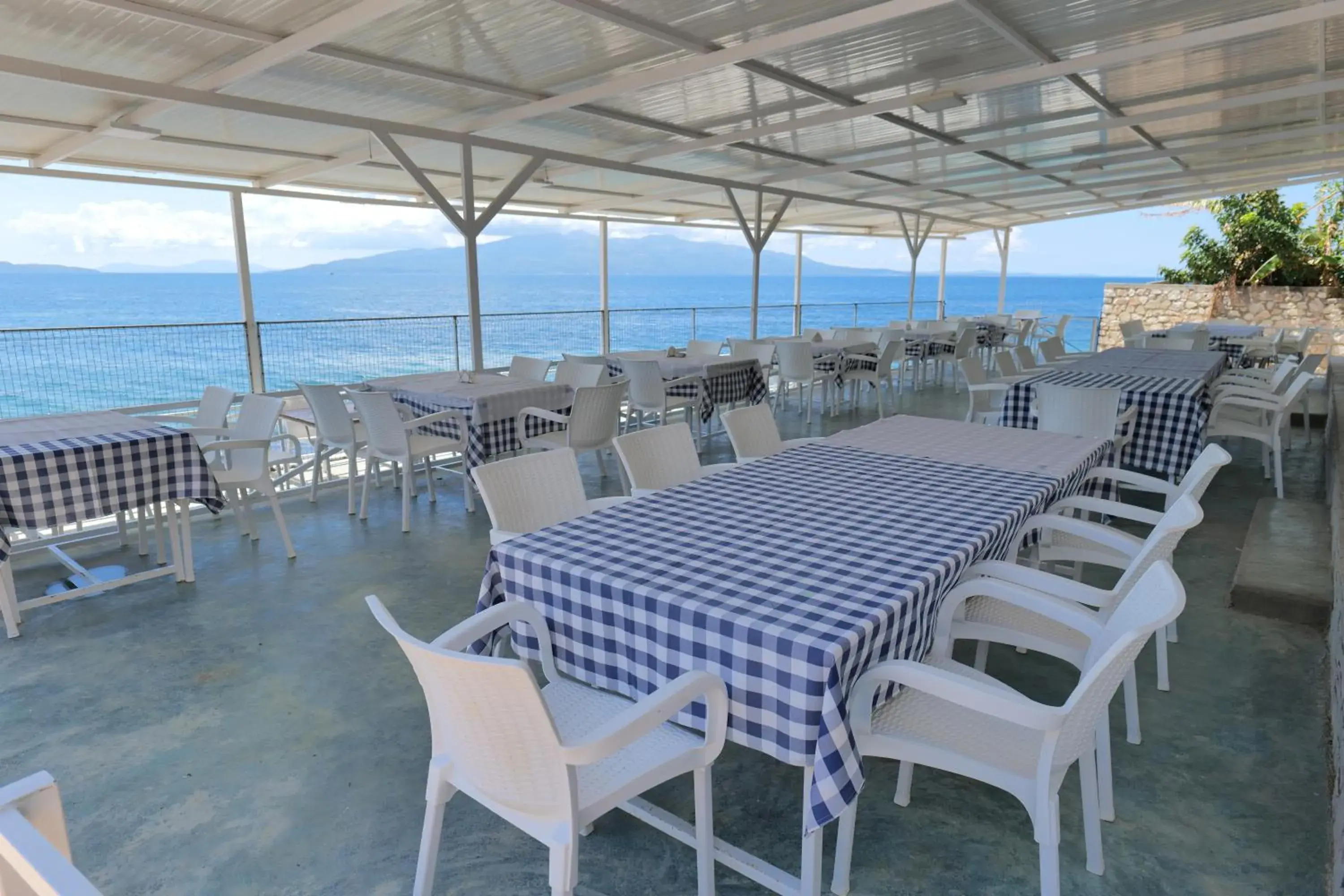 Restaurant/places to eat in Oceanic Overview Suites Restaurant/places to eat in Oceanic Overview Suites