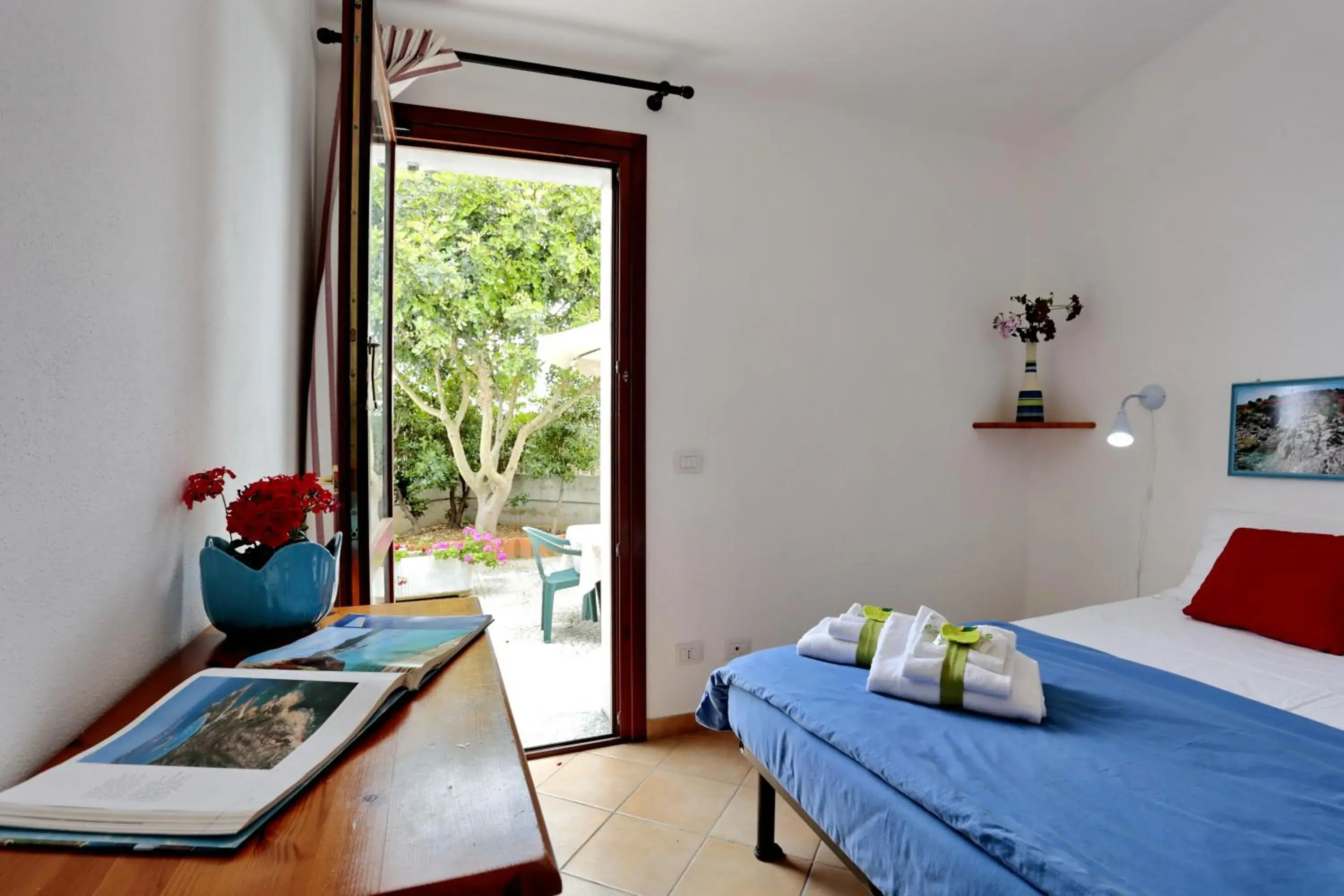 One-Bedroom Apartment with Garden in Il Melo Residence One-Bedroom Apartment with Garden in Il Melo Residence