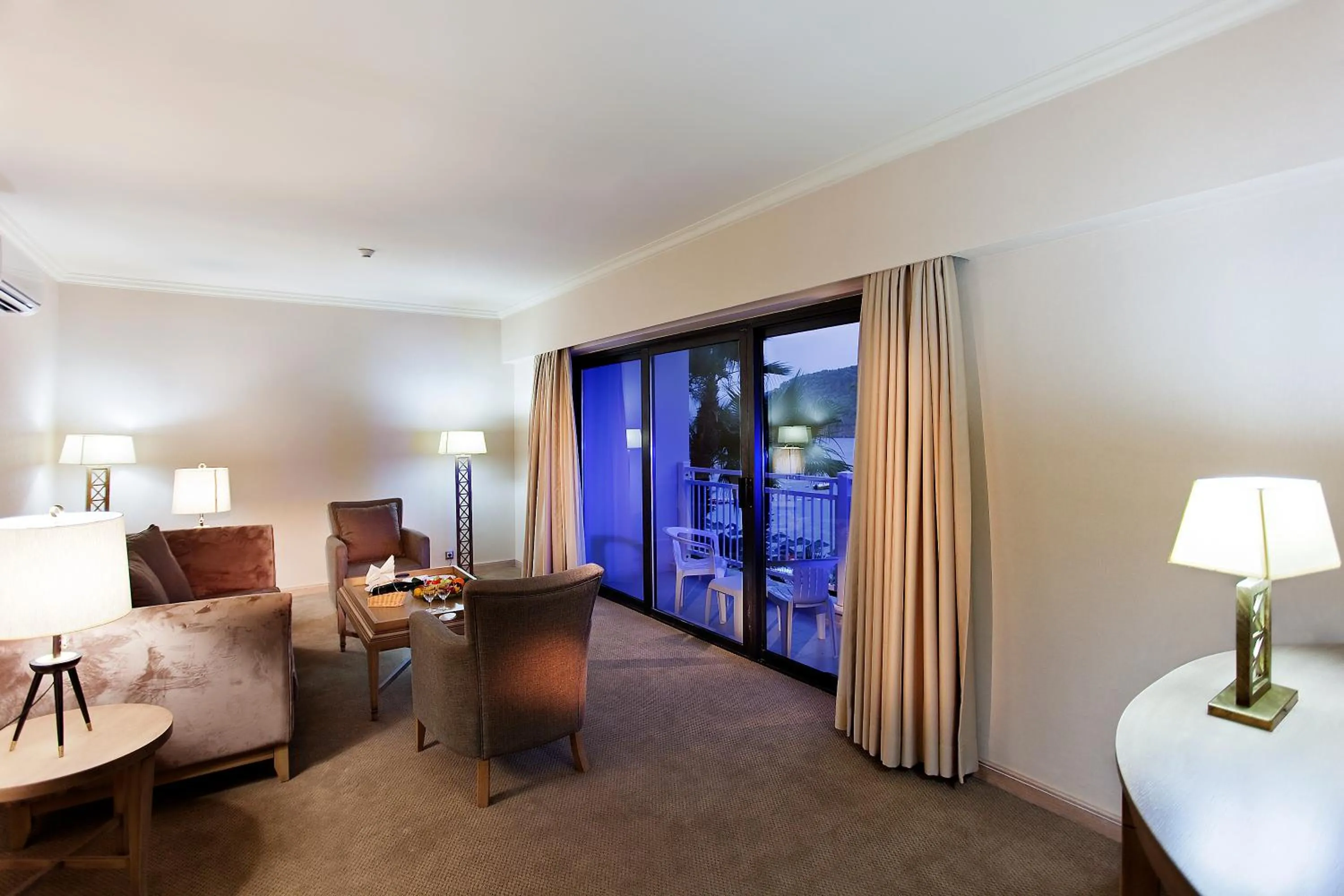 Living room, Bed in Quadas Hotel - Adult Only