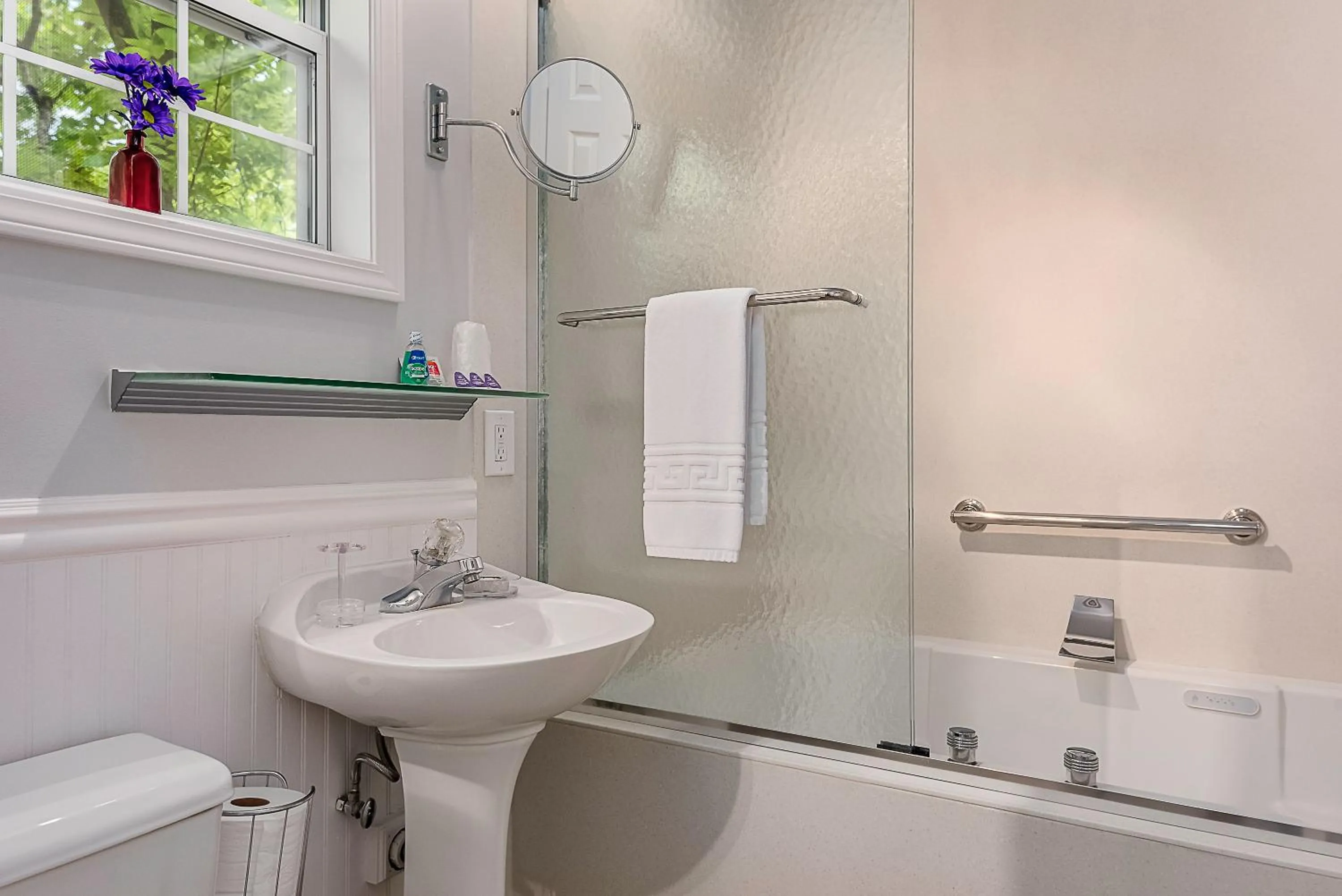 Bathroom in The Woods Cabins