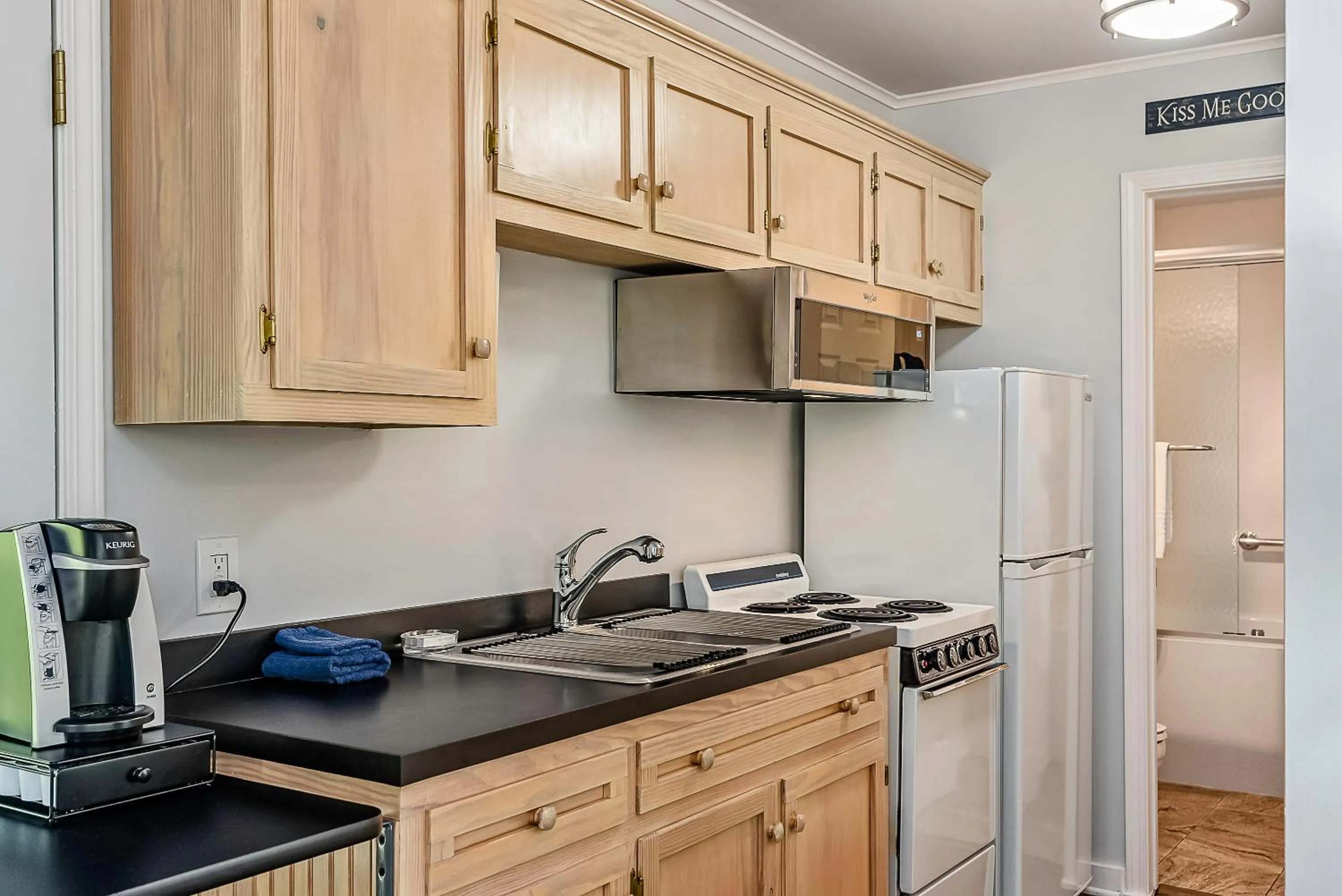 Kitchen or kitchenette in The Woods Cabins
