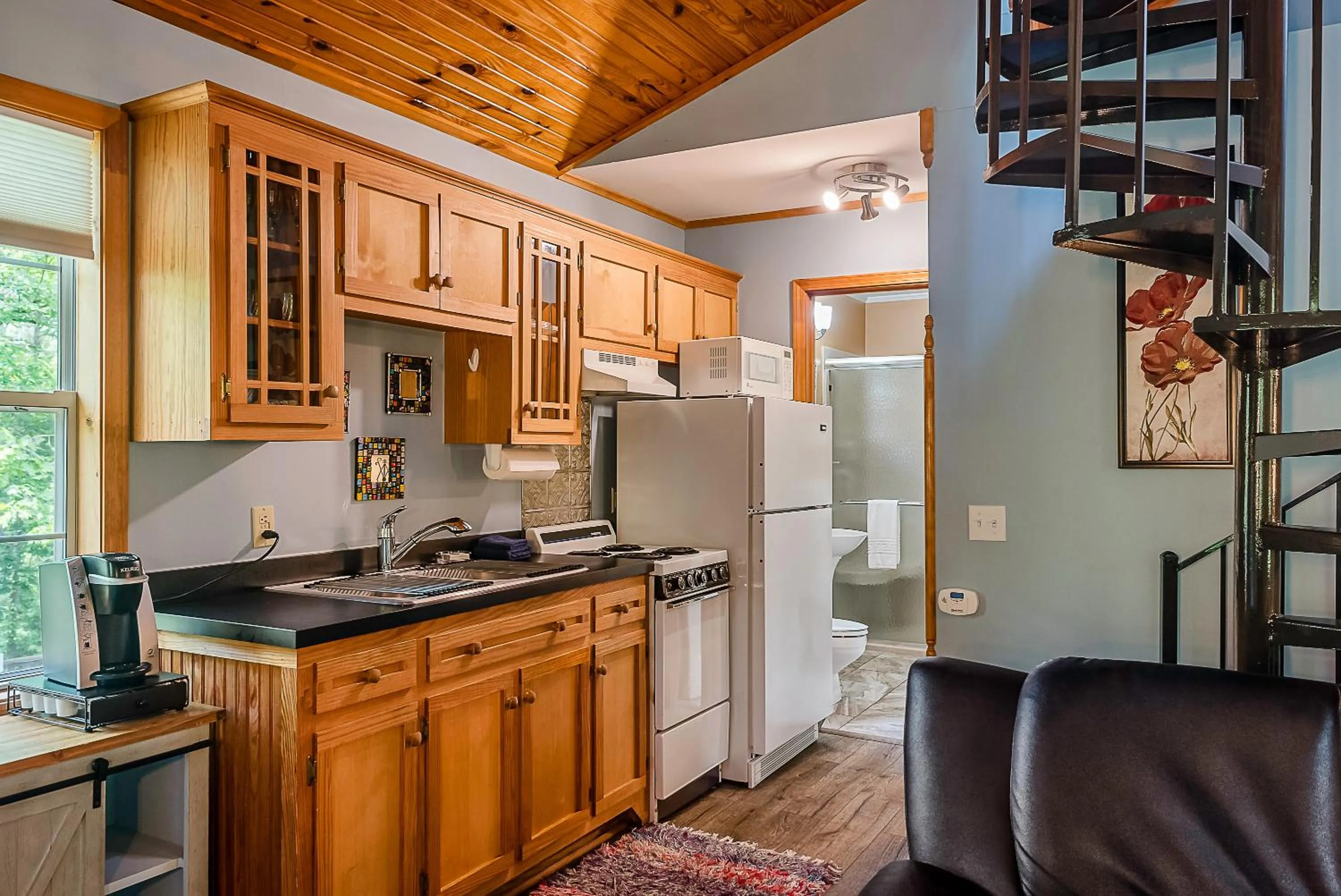 Kitchen or kitchenette in The Woods Cabins