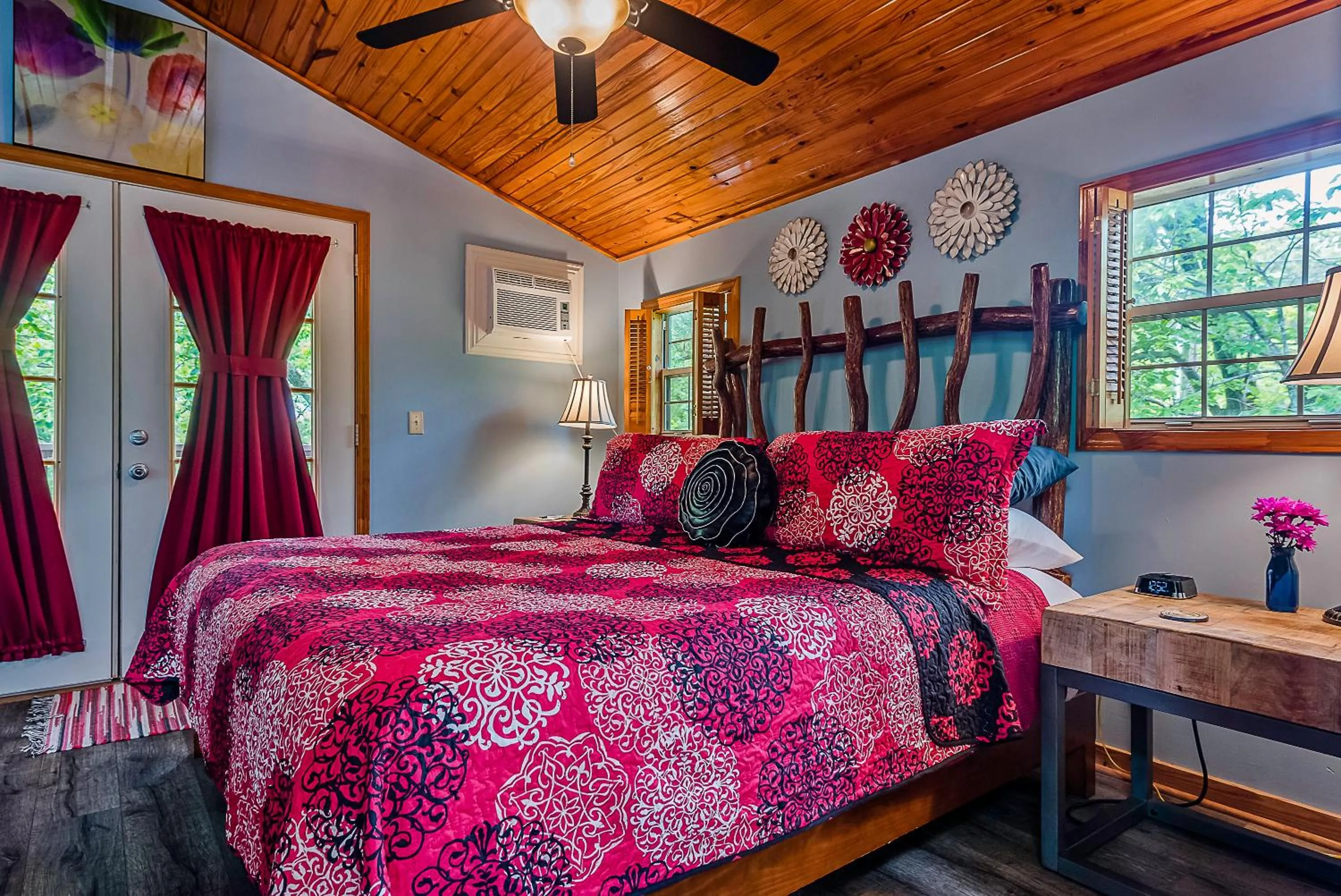 Bed in The Woods Cabins