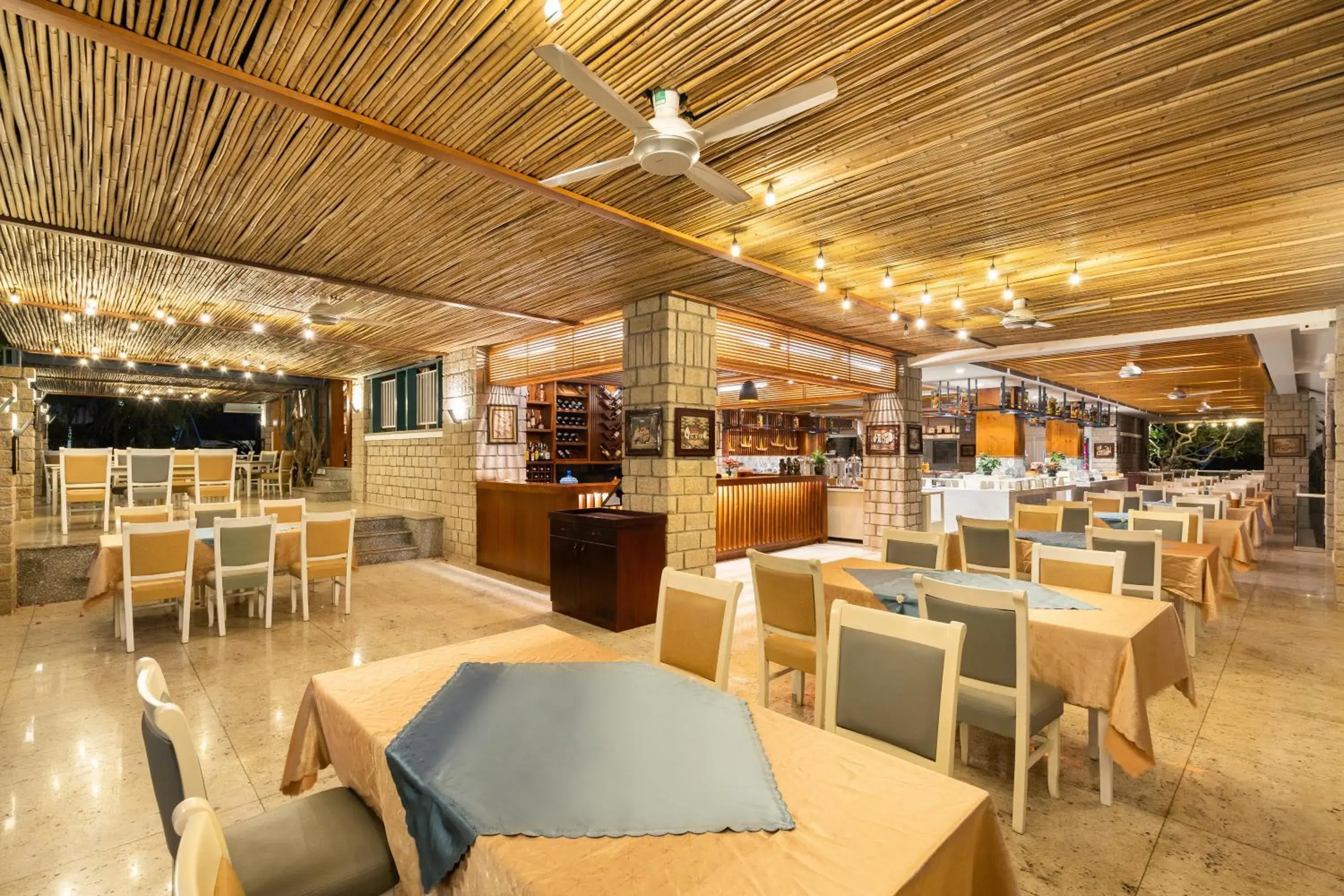 Restaurant/places to eat in Hoang Ngoc Beach Resort Restaurant/places to eat in Hoang Ngoc Beach Resort