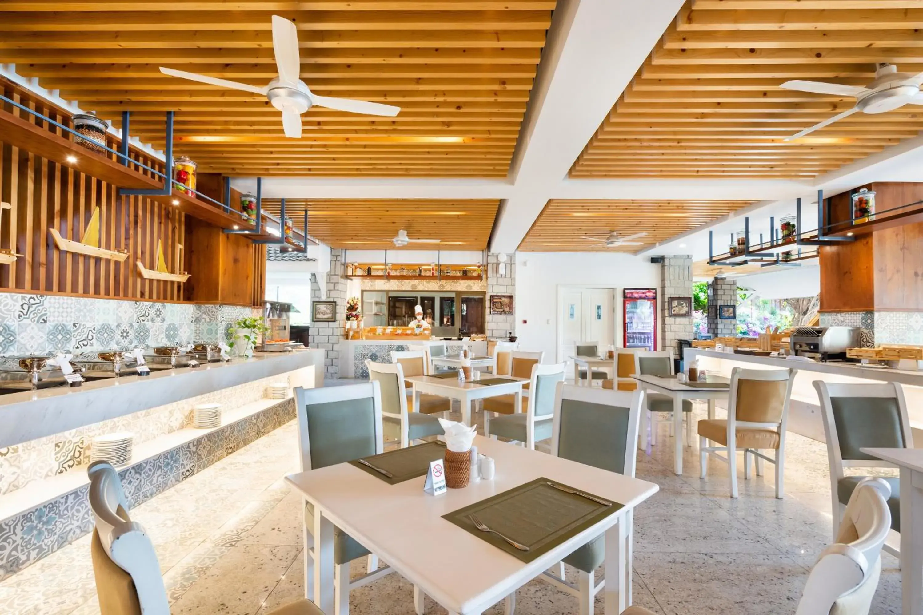 Restaurant/places to eat in Hoang Ngoc Beach Resort Restaurant/places to eat in Hoang Ngoc Beach Resort