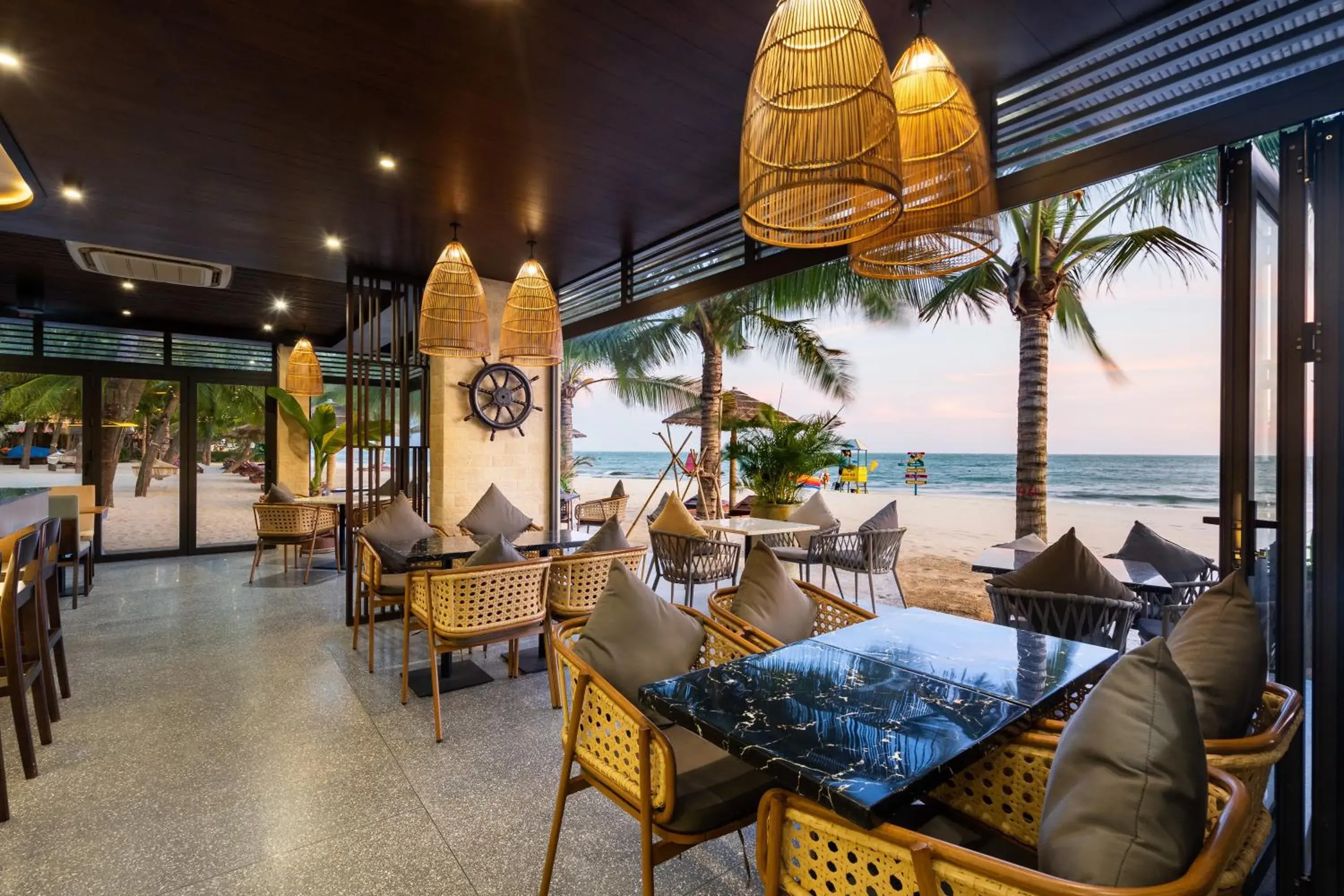 Restaurant/places to eat in Hoang Ngoc Beach Resort Restaurant/places to eat in Hoang Ngoc Beach Resort