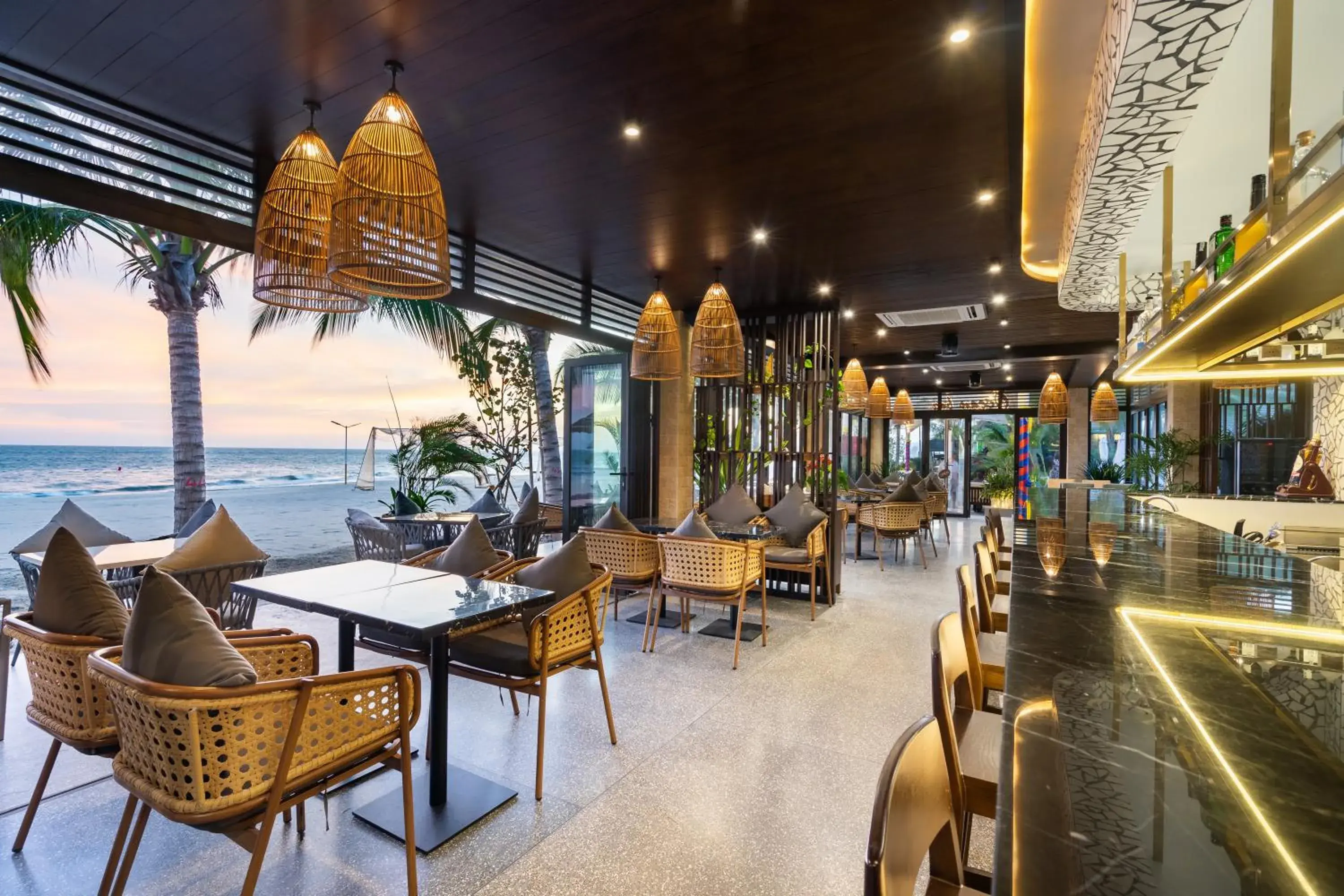 Restaurant/places to eat in Hoang Ngoc Beach Resort Restaurant/places to eat in Hoang Ngoc Beach Resort