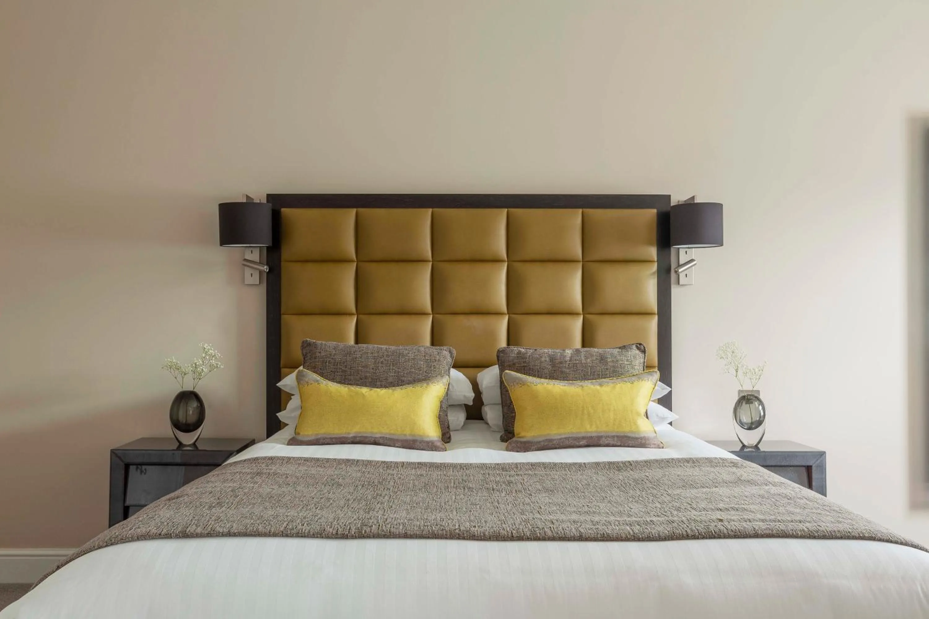 Bedroom, Bed in Oatlands Park Hotel