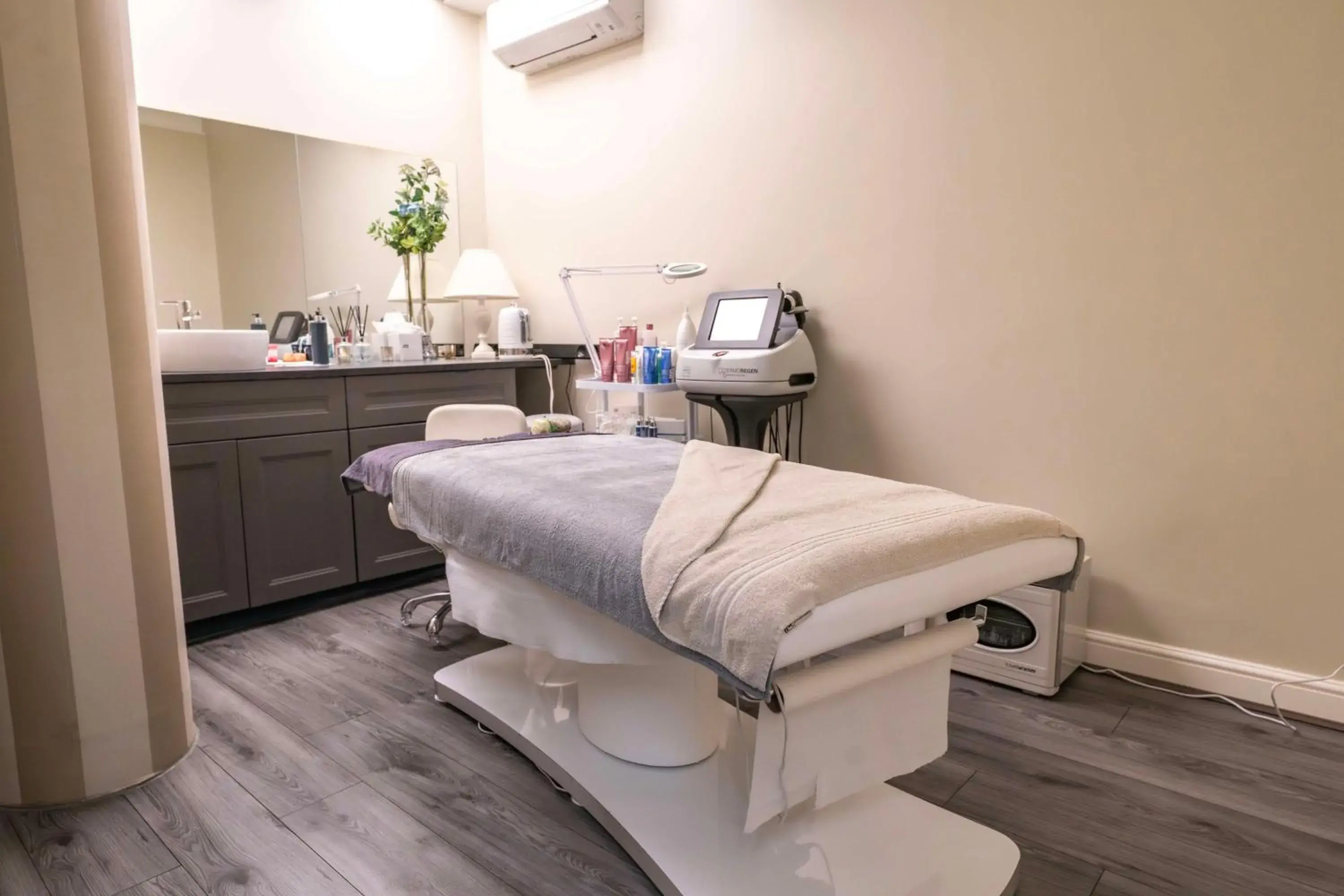 Property building in Oatlands Park Hotel Property building in Oatlands Park Hotel