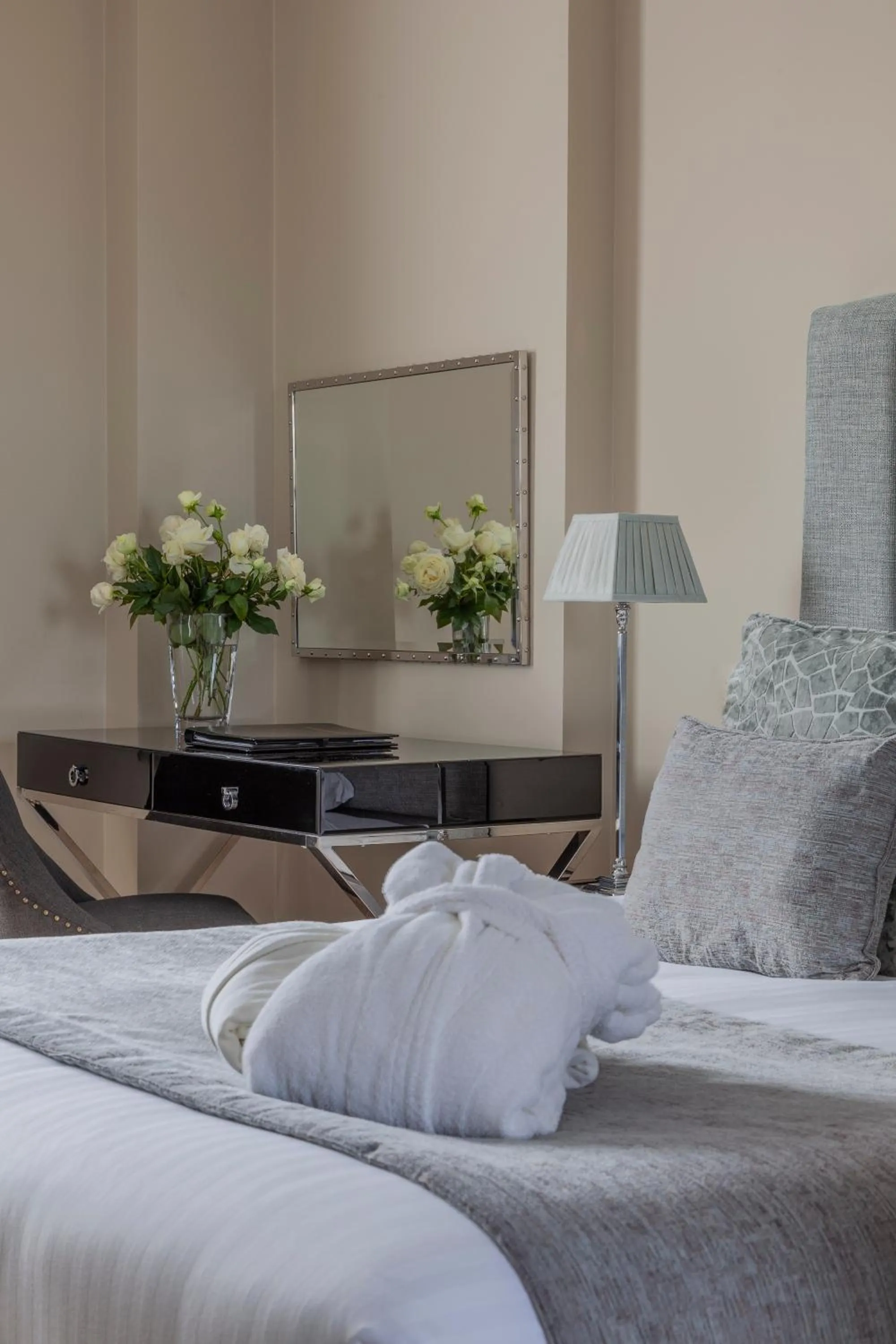 Bedroom, Bed in Oatlands Park Hotel