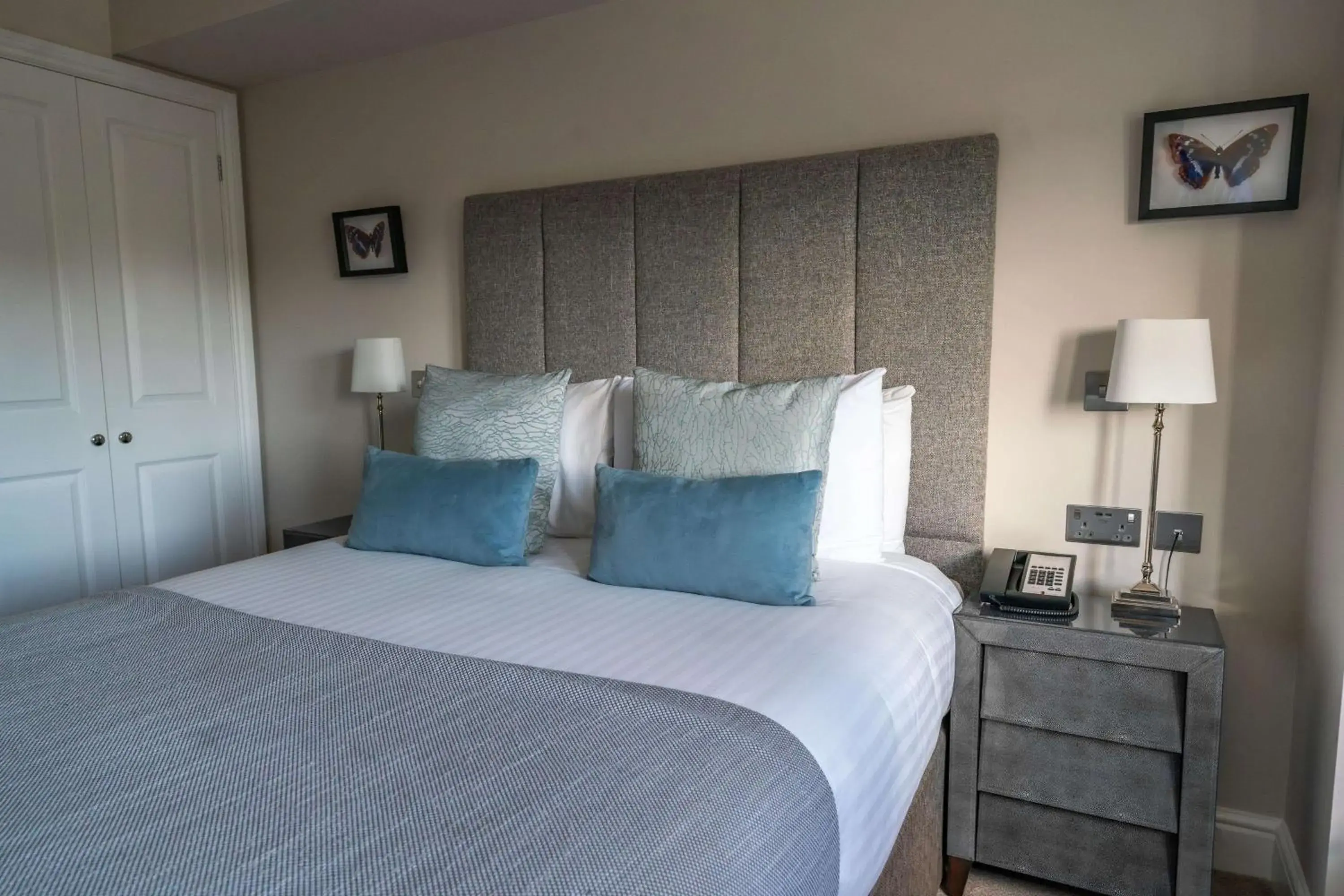 Bedroom, Bed in Oatlands Park Hotel Bedroom, Bed in Oatlands Park Hotel