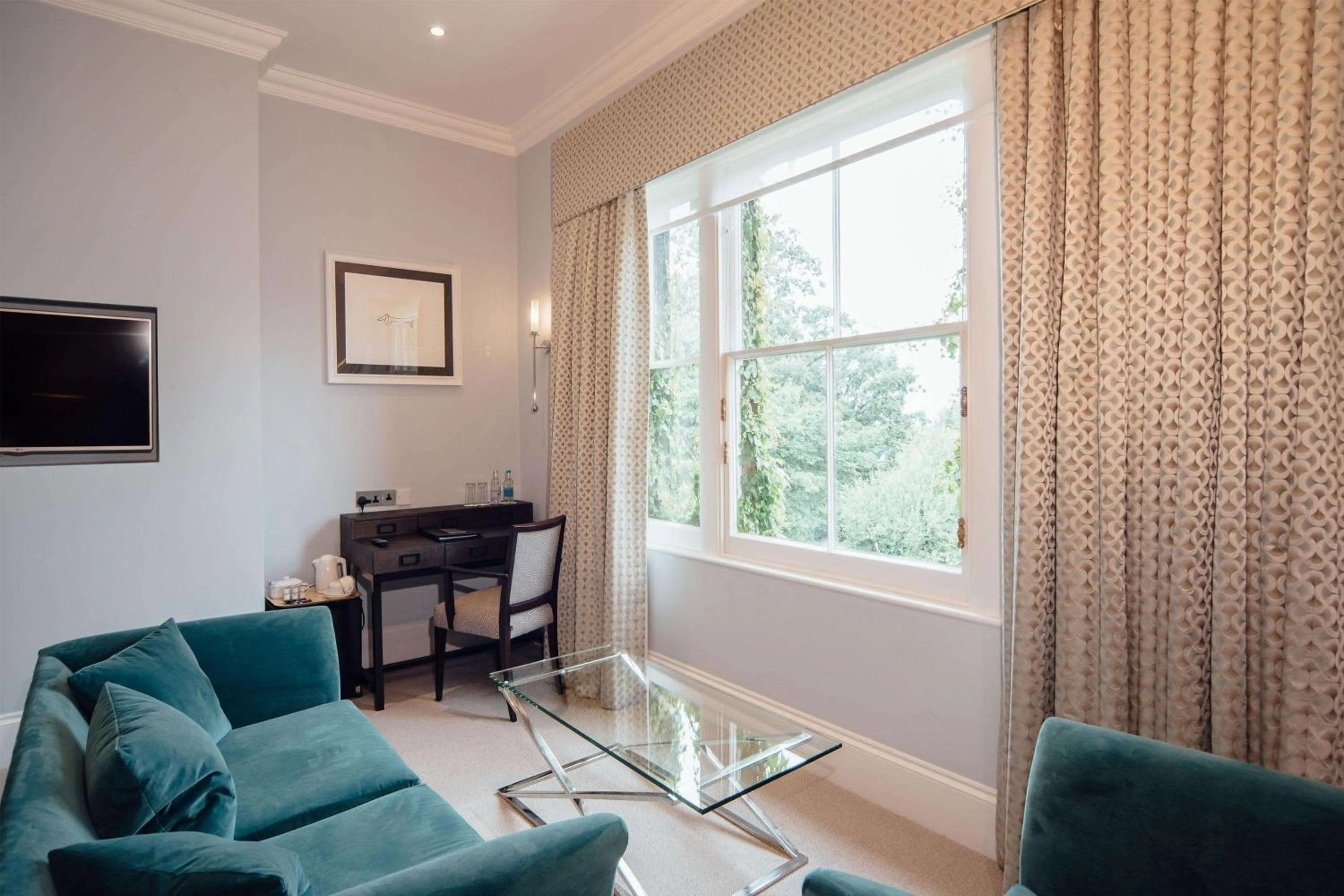 Bedroom in Oatlands Park Hotel