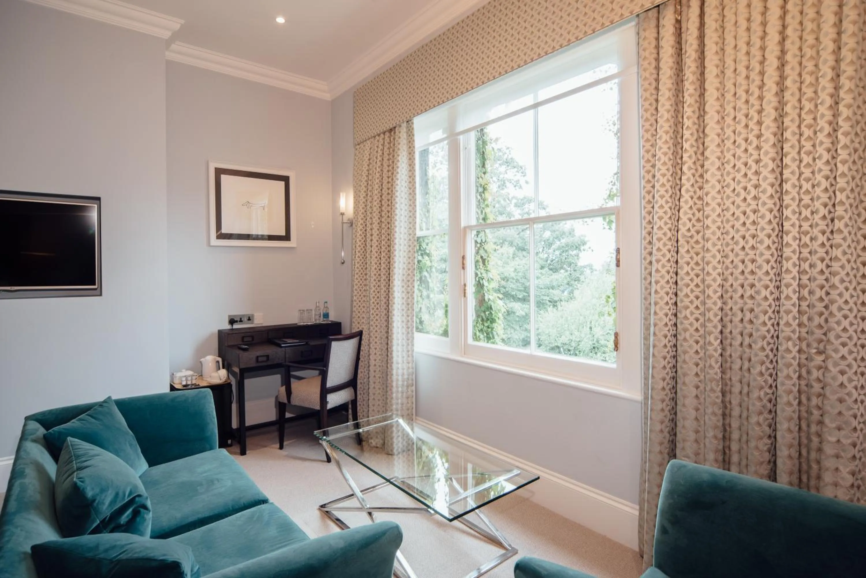 Bedroom in Oatlands Park Hotel