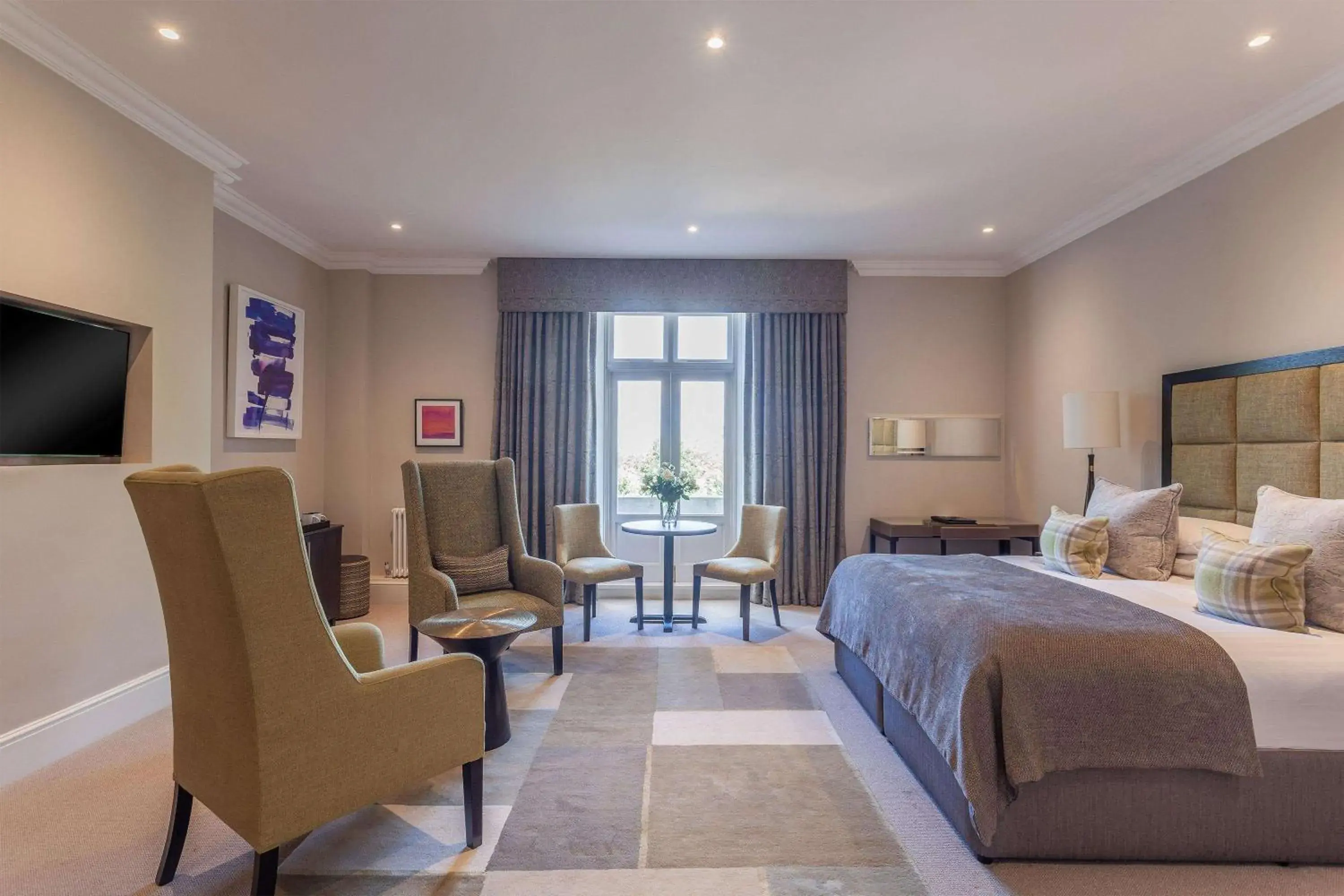 Bedroom, Bed in Oatlands Park Hotel Bedroom, Bed in Oatlands Park Hotel