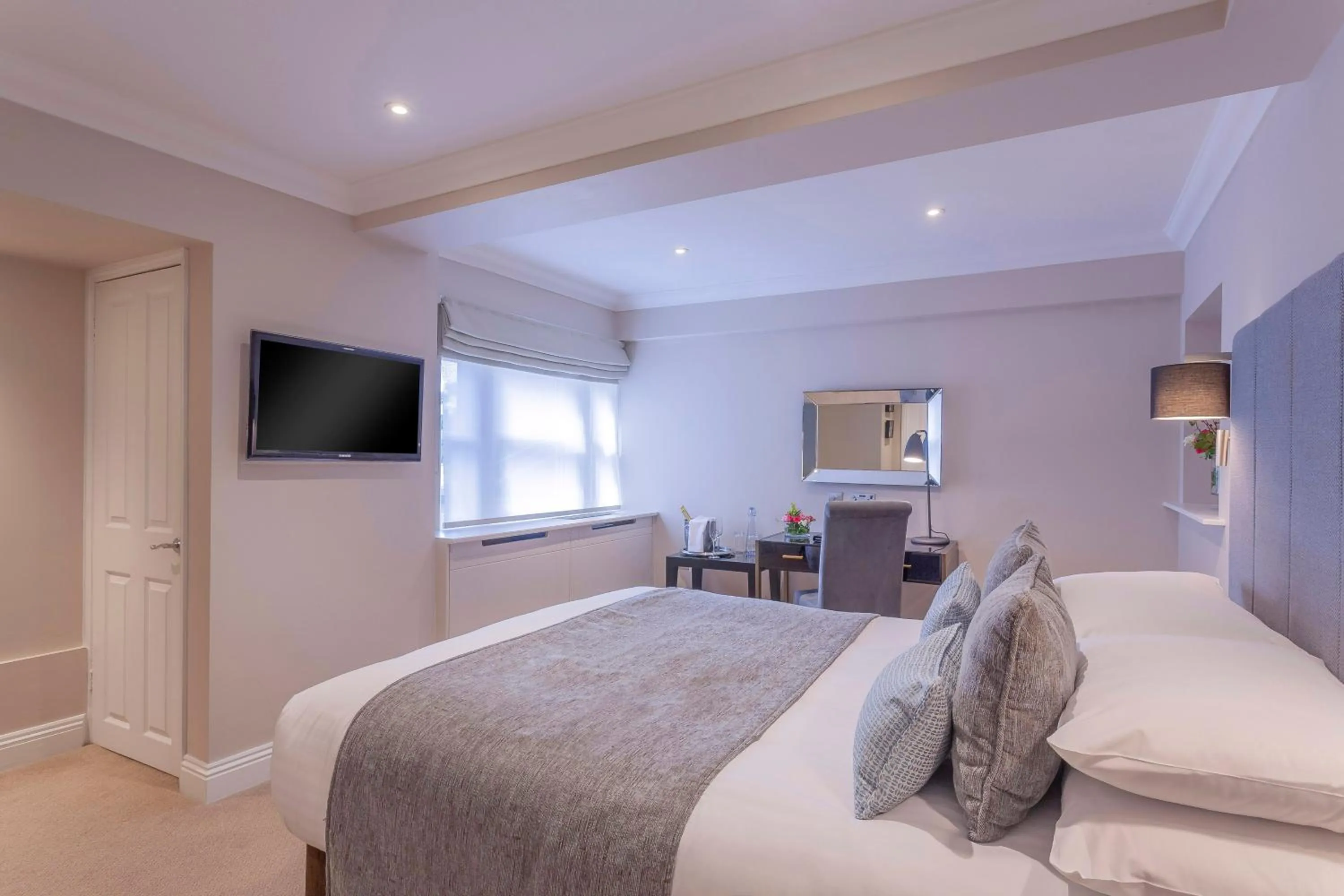 Bedroom, Bed in Oatlands Park Hotel