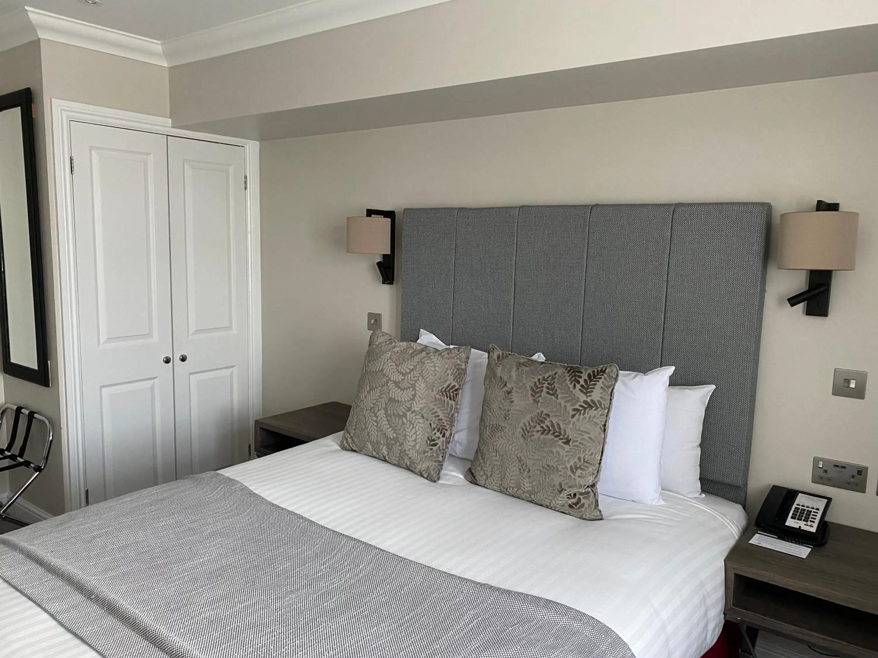 Bed in Oatlands Park Hotel