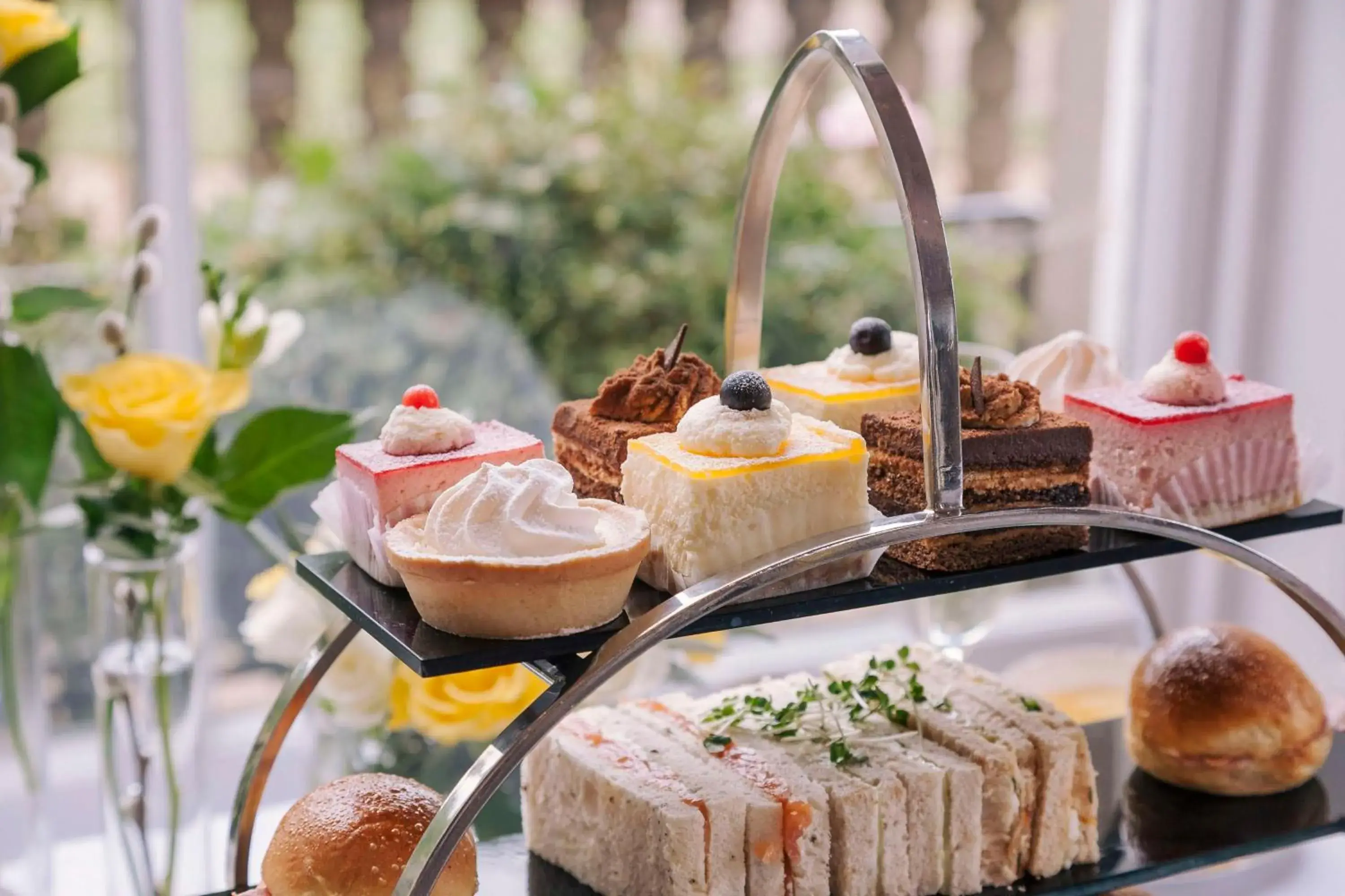 Food and drinks in Oatlands Park Hotel Food and drinks in Oatlands Park Hotel