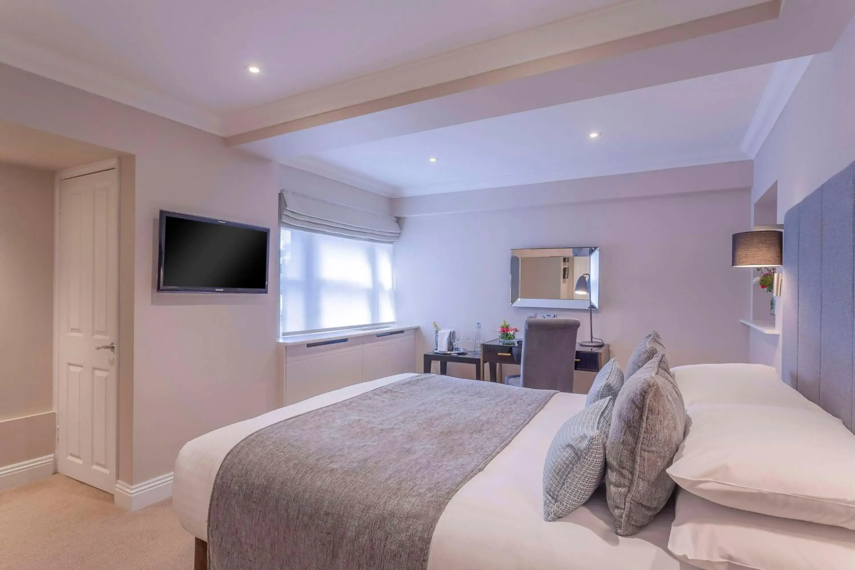 Bedroom, Bed in Oatlands Park Hotel Bedroom, Bed in Oatlands Park Hotel