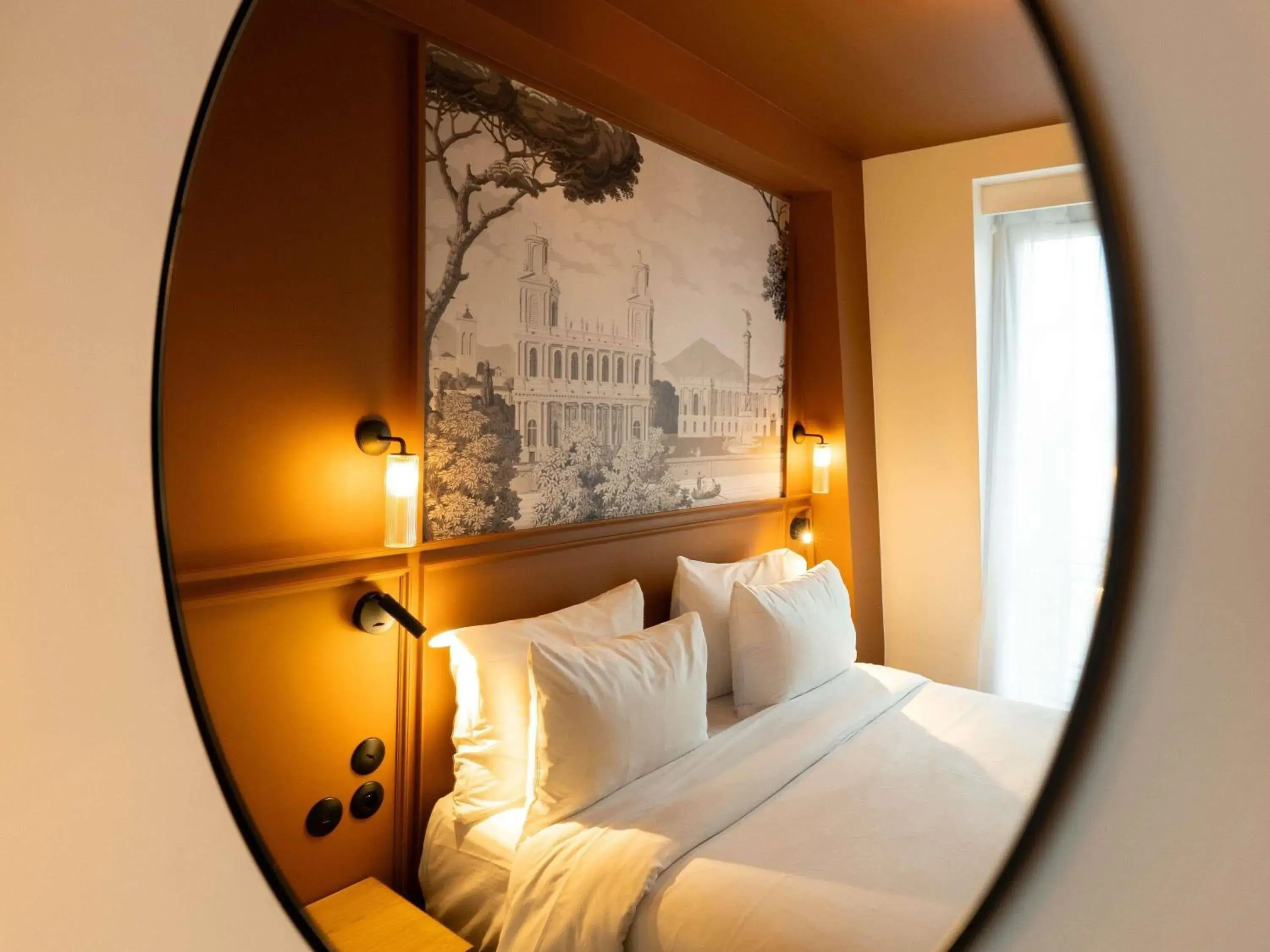 Property building, Bed in Mercure Paris Bastille Marais Property building, Bed in Mercure Paris Bastille Marais