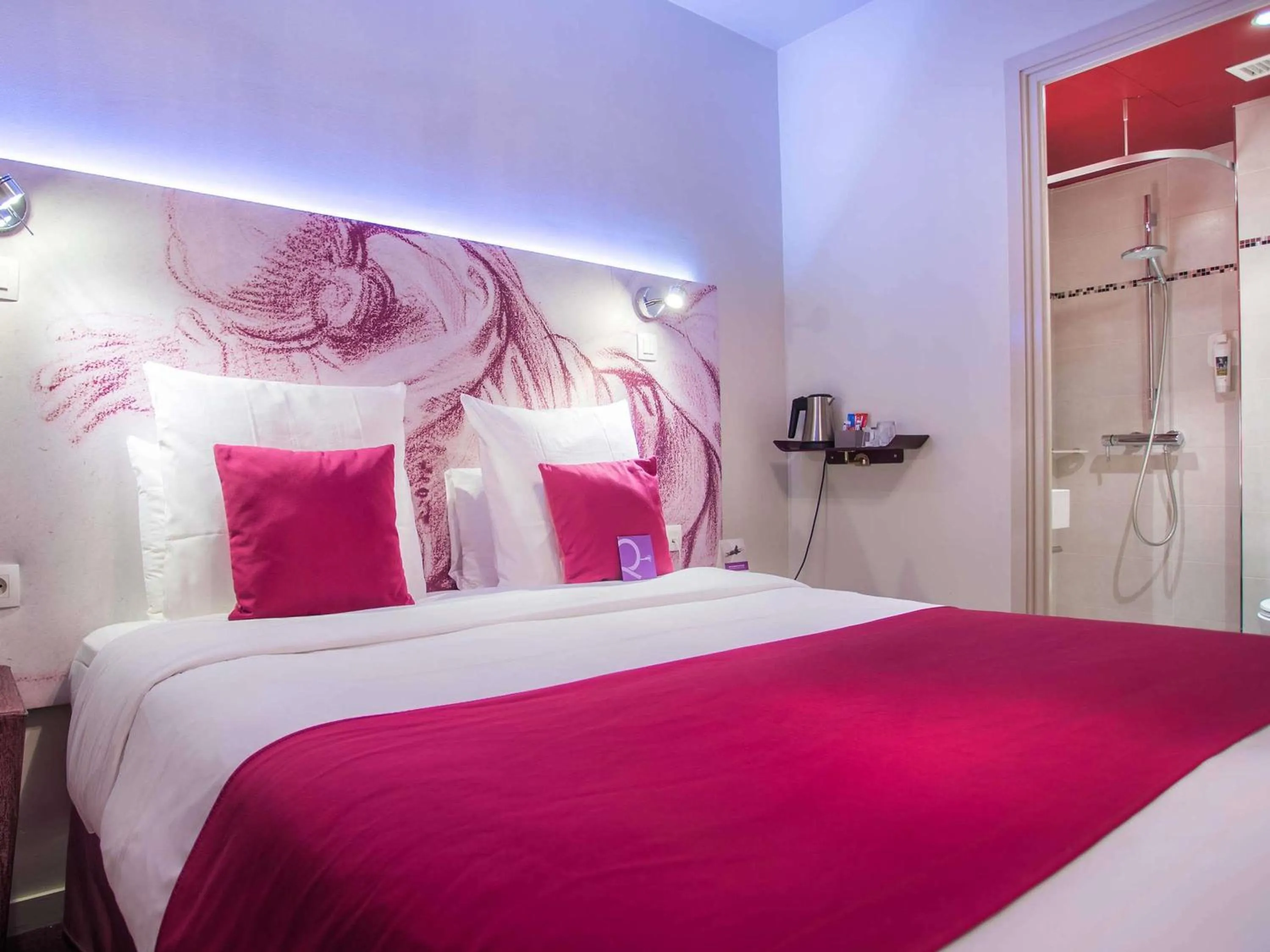 Bedroom, Bed in Mercure Paris Bastille Marais
