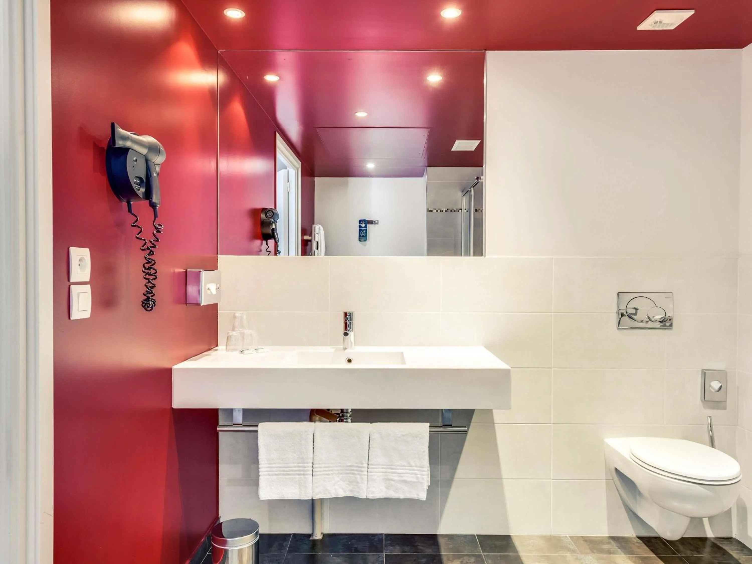 Bedroom in Mercure Paris Bastille Marais