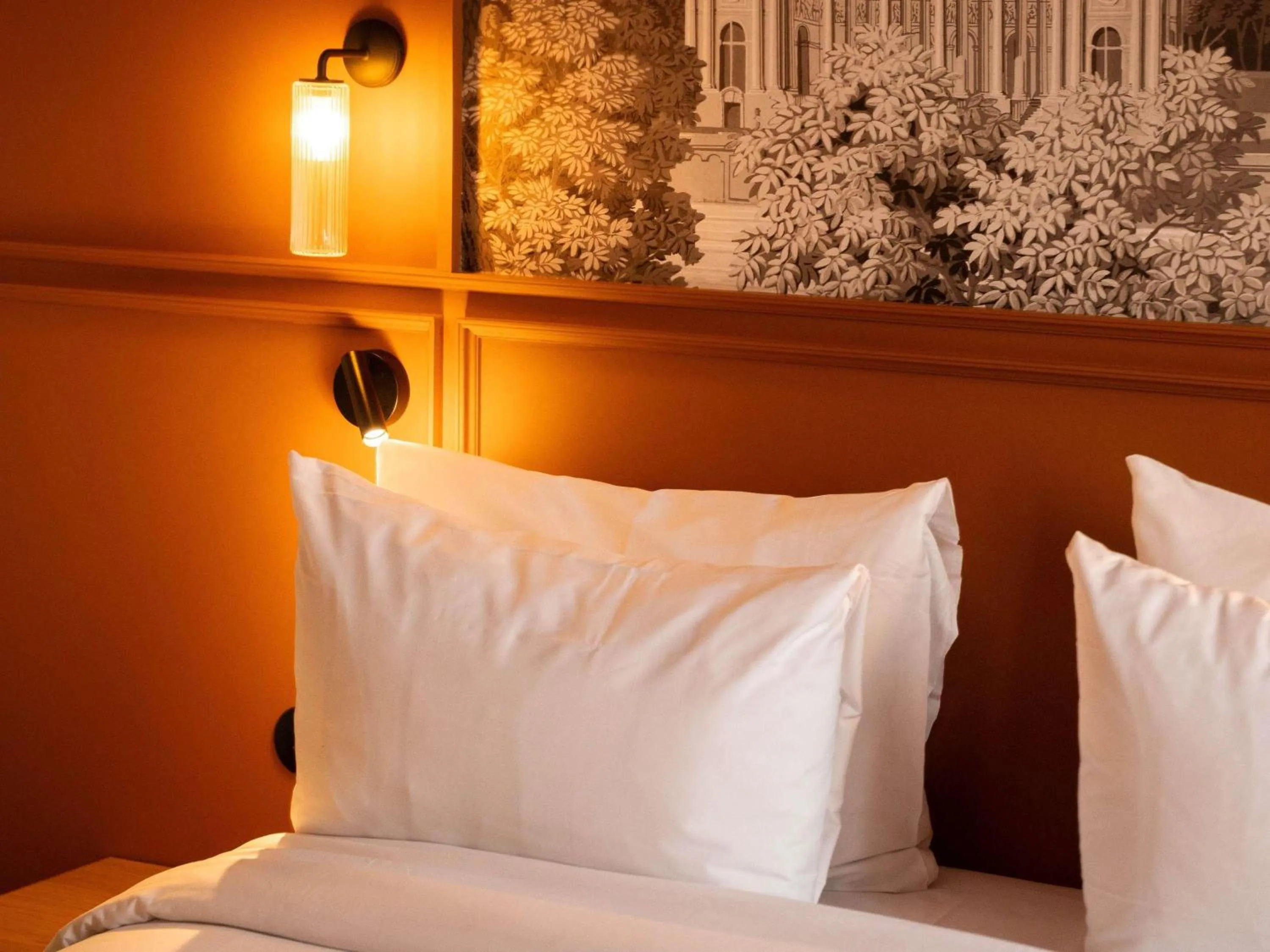 Bedroom, Bed in Mercure Paris Bastille Marais